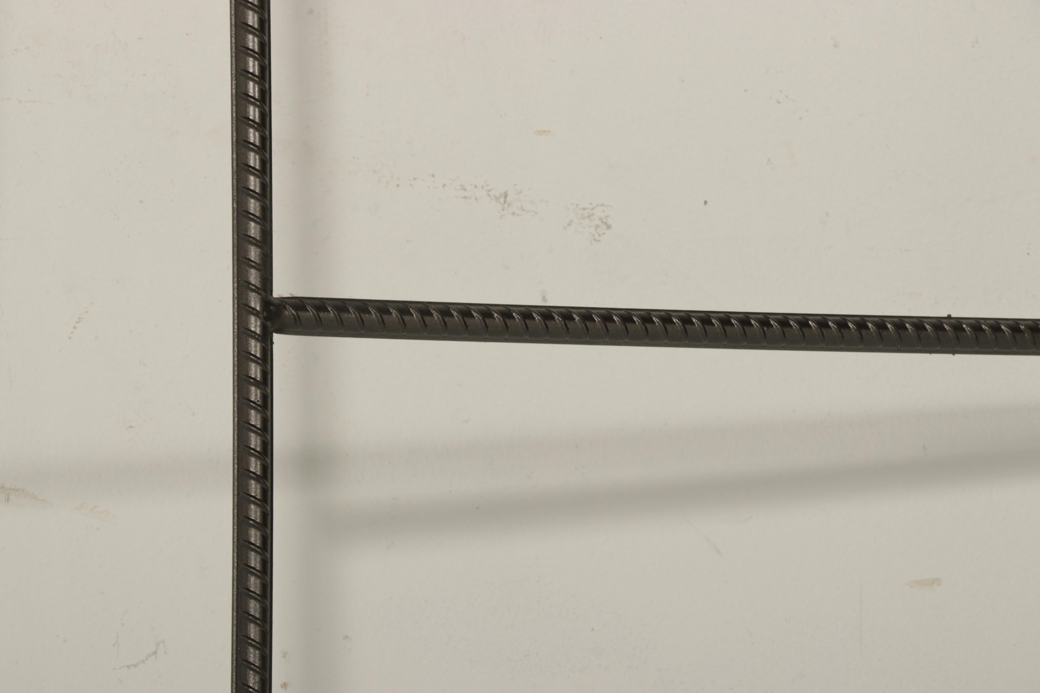 Industrial Style Floor-to-Wall Steel Rebar Magazine/Blanket Rack