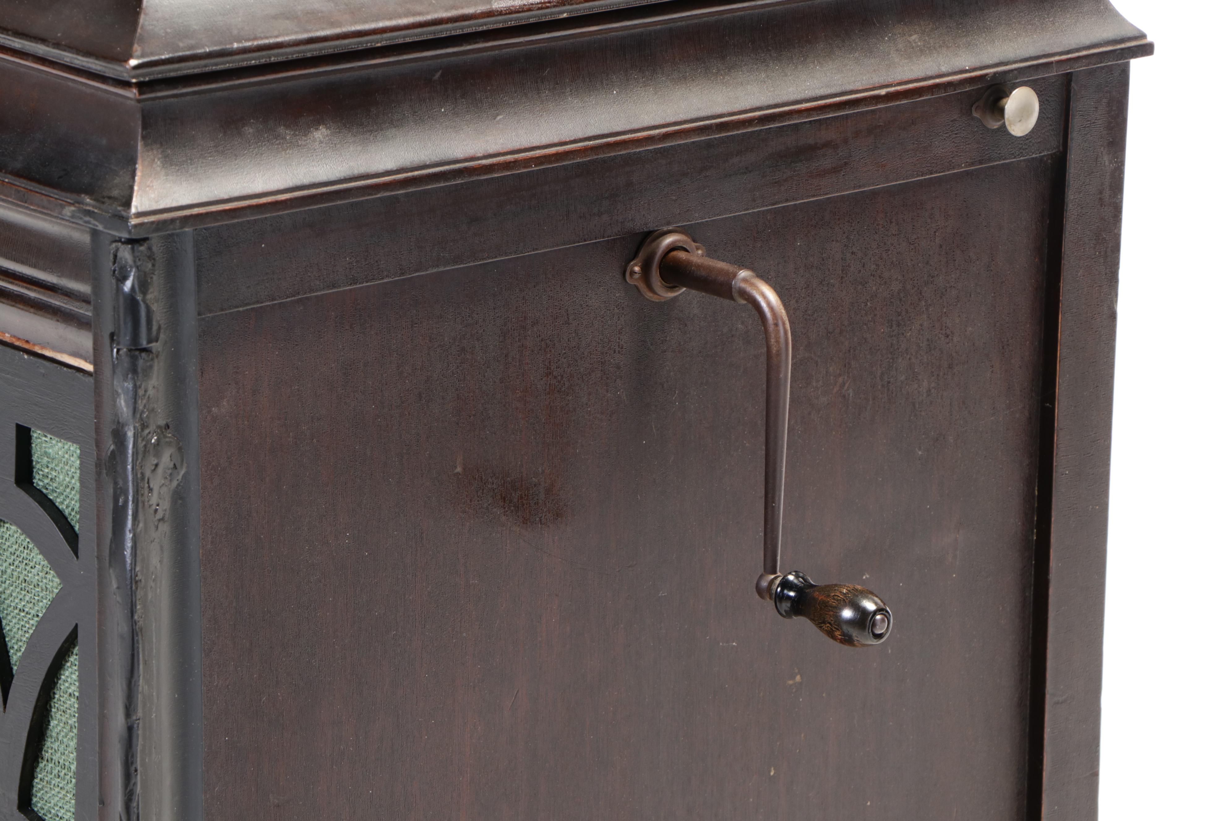 Art Deco Victrola Bel Canto Hand-Crank Turntable Cabinet, Early 20th Century