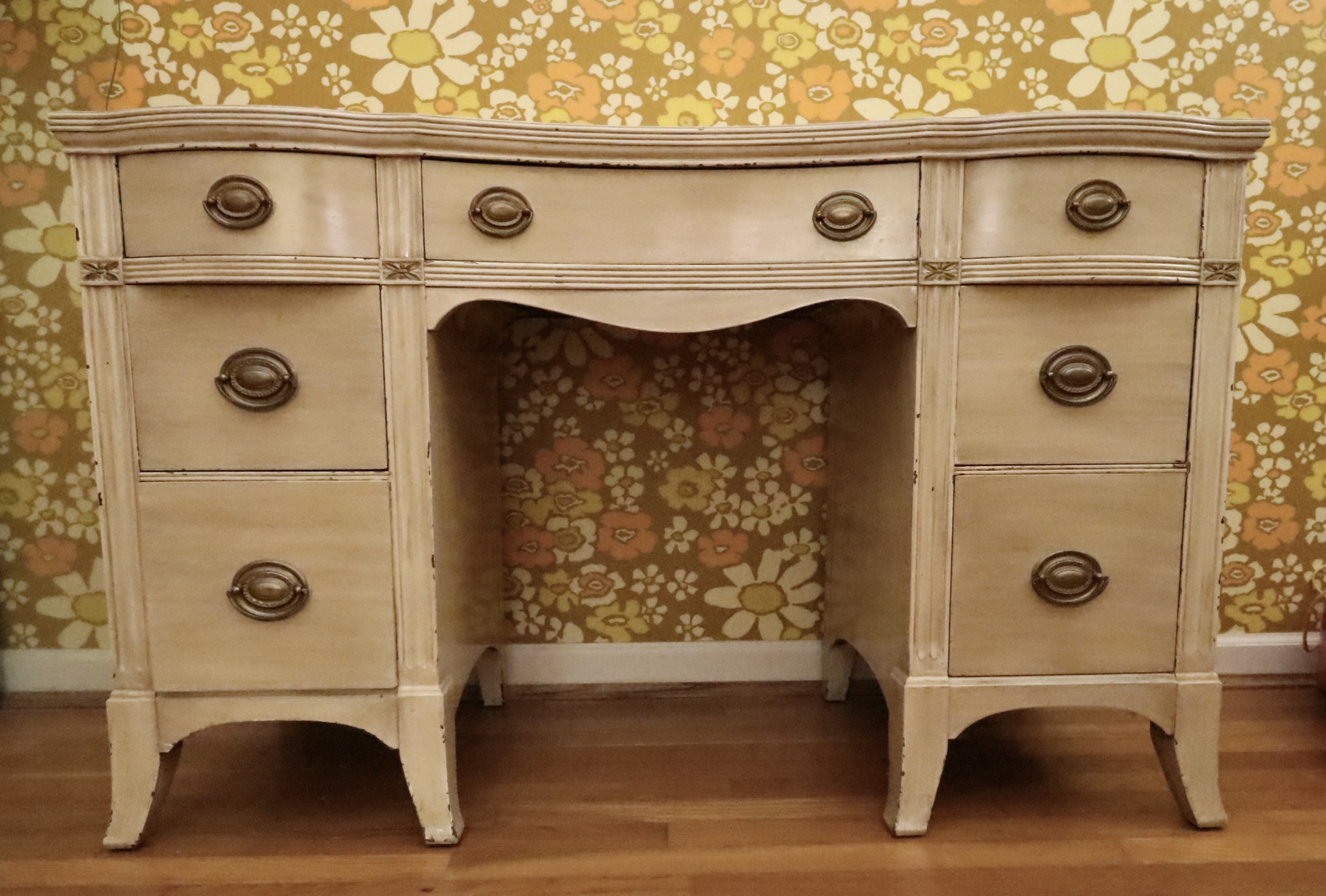Thomasville Huntley Furniture Painted Full Bed, Vanity and Nightstand