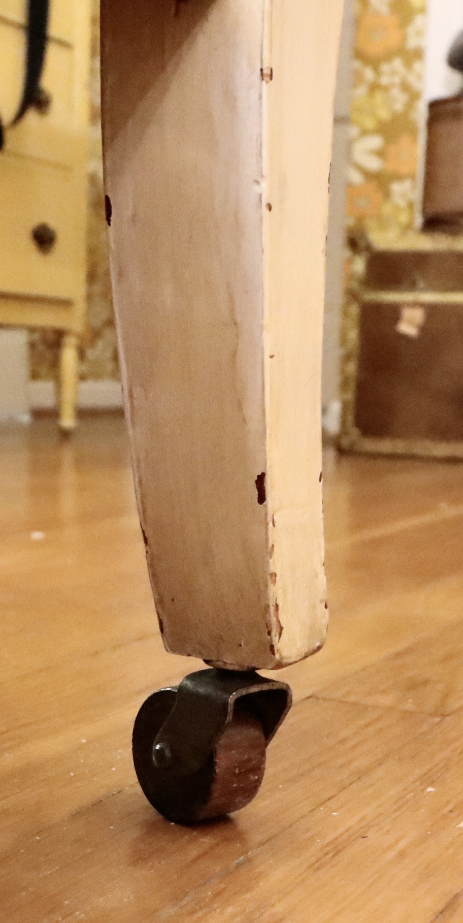 Thomasville Huntley Furniture Painted Full Bed, Vanity and Nightstand