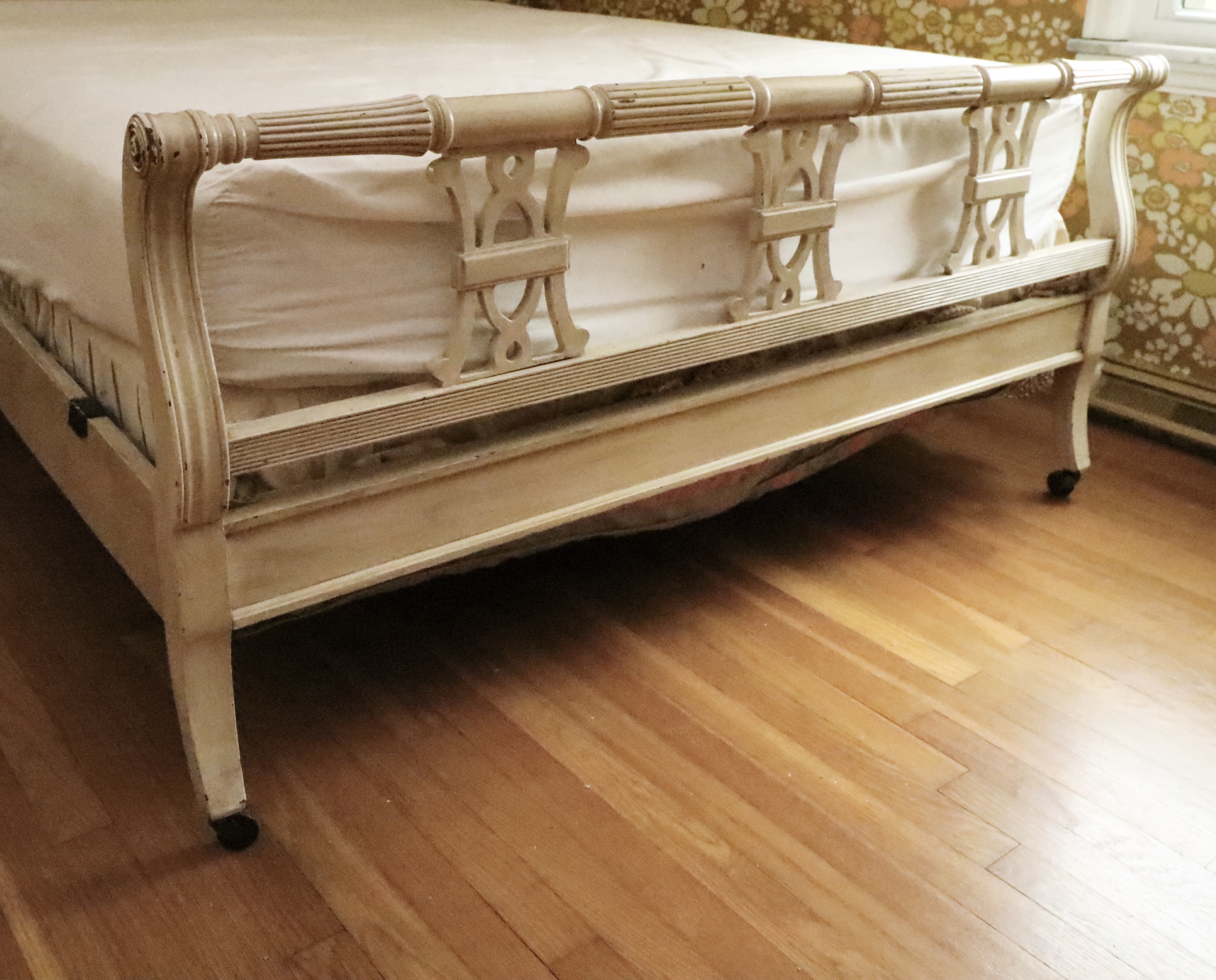 Thomasville Huntley Furniture Painted Full Bed, Vanity and Nightstand