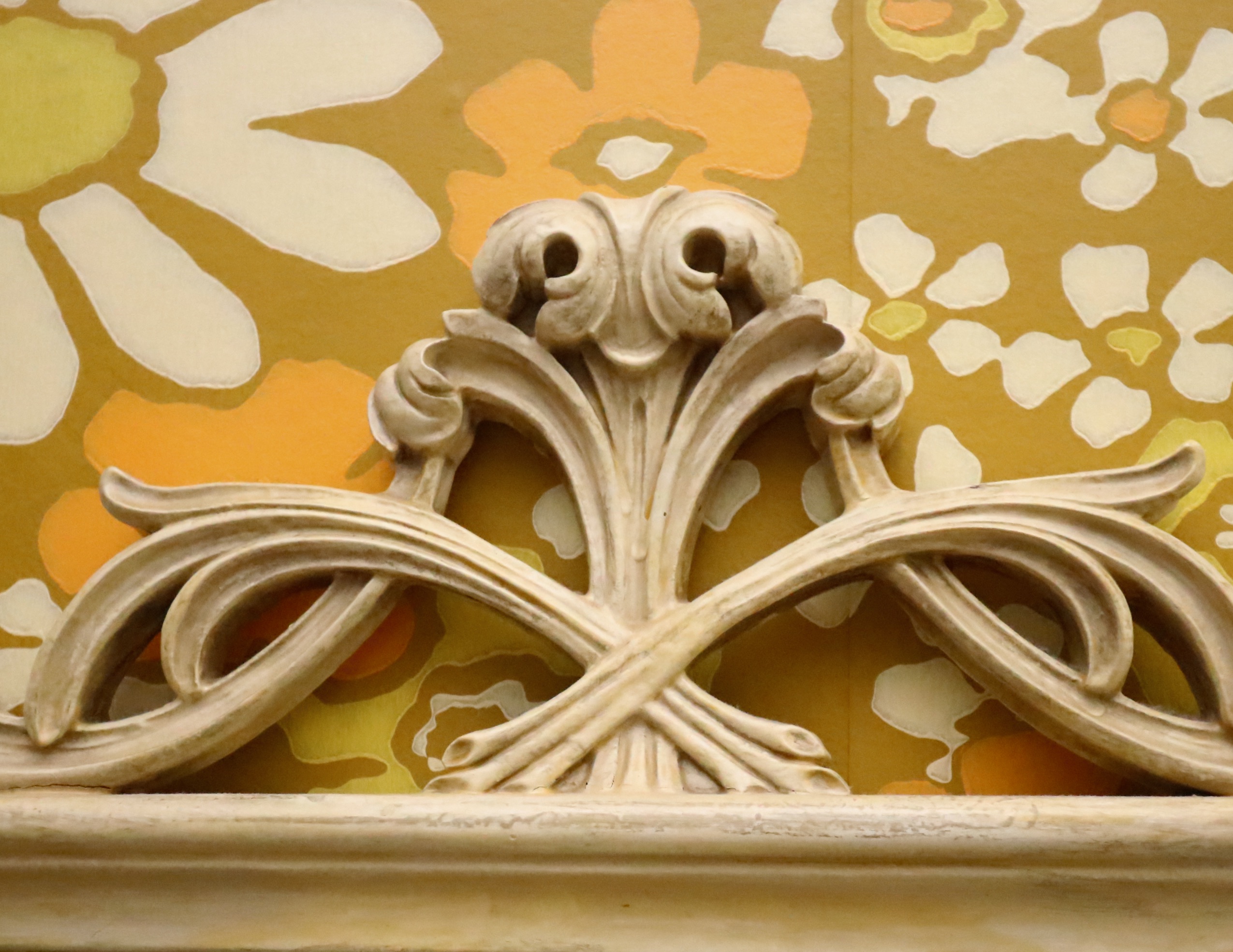 Thomasville Huntley Furniture Painted Full Bed, Vanity and Nightstand