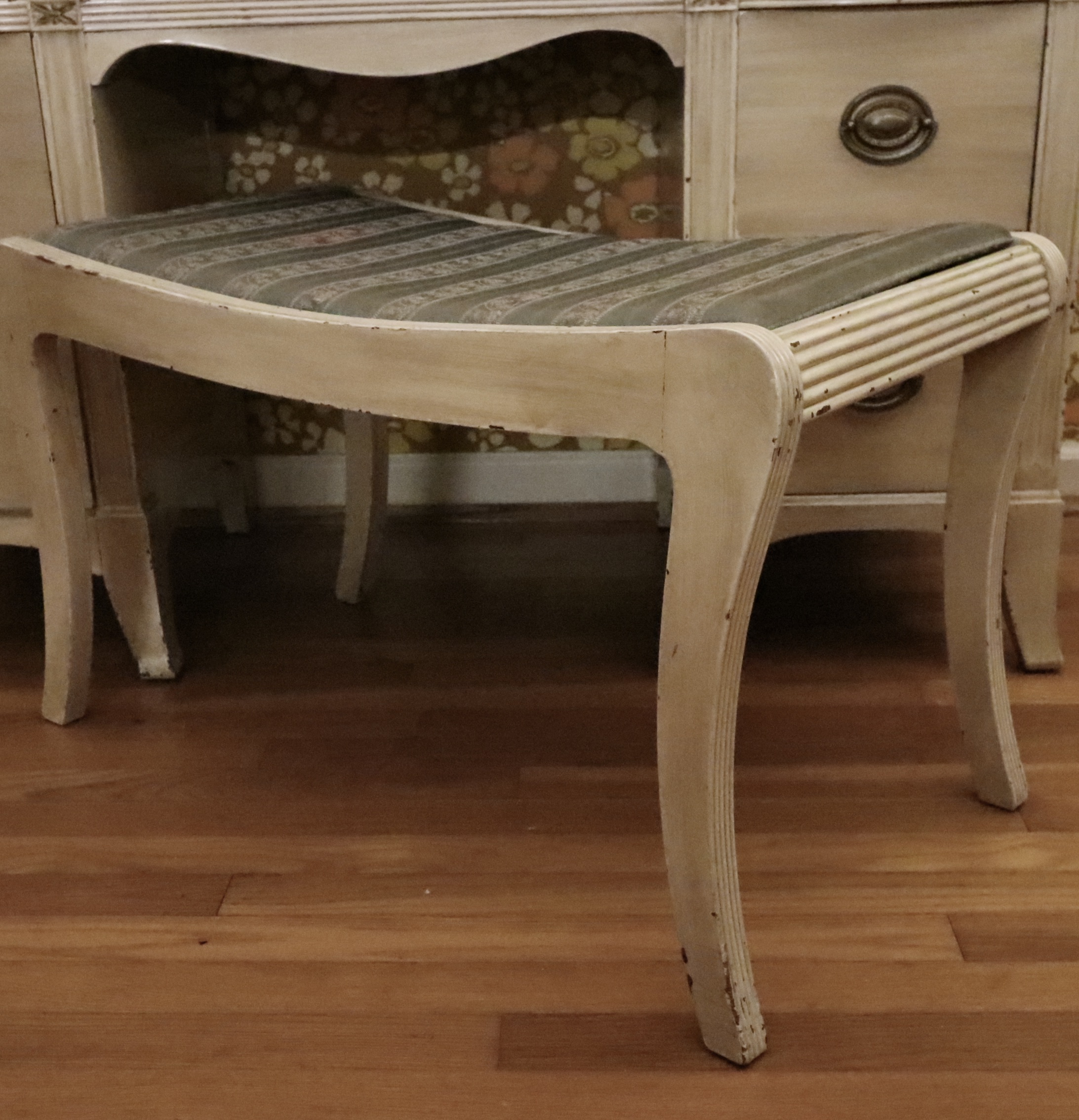 Thomasville Huntley Furniture Painted Full Bed, Vanity and Nightstand