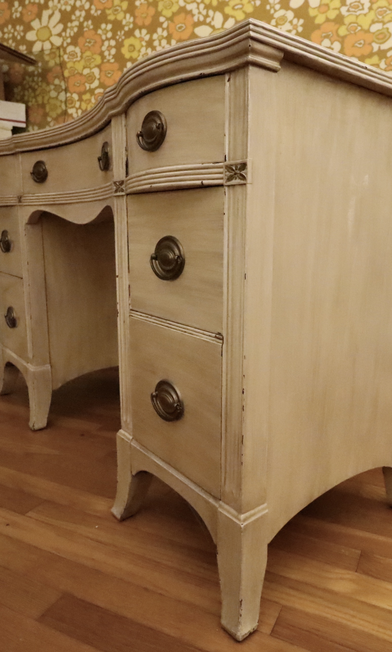 Thomasville Huntley Furniture Painted Full Bed, Vanity and Nightstand