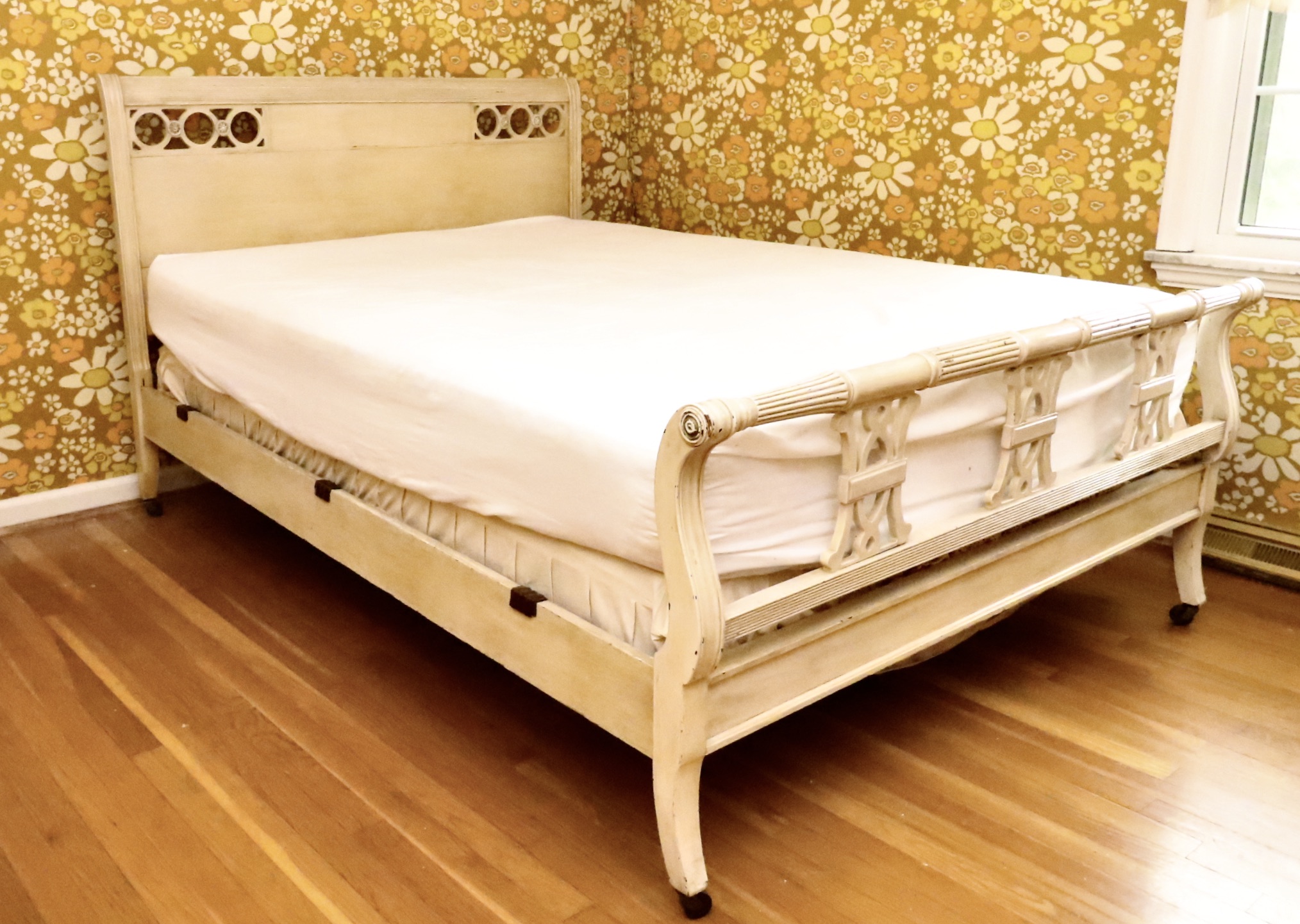 Thomasville Huntley Furniture Painted Full Bed, Vanity and Nightstand