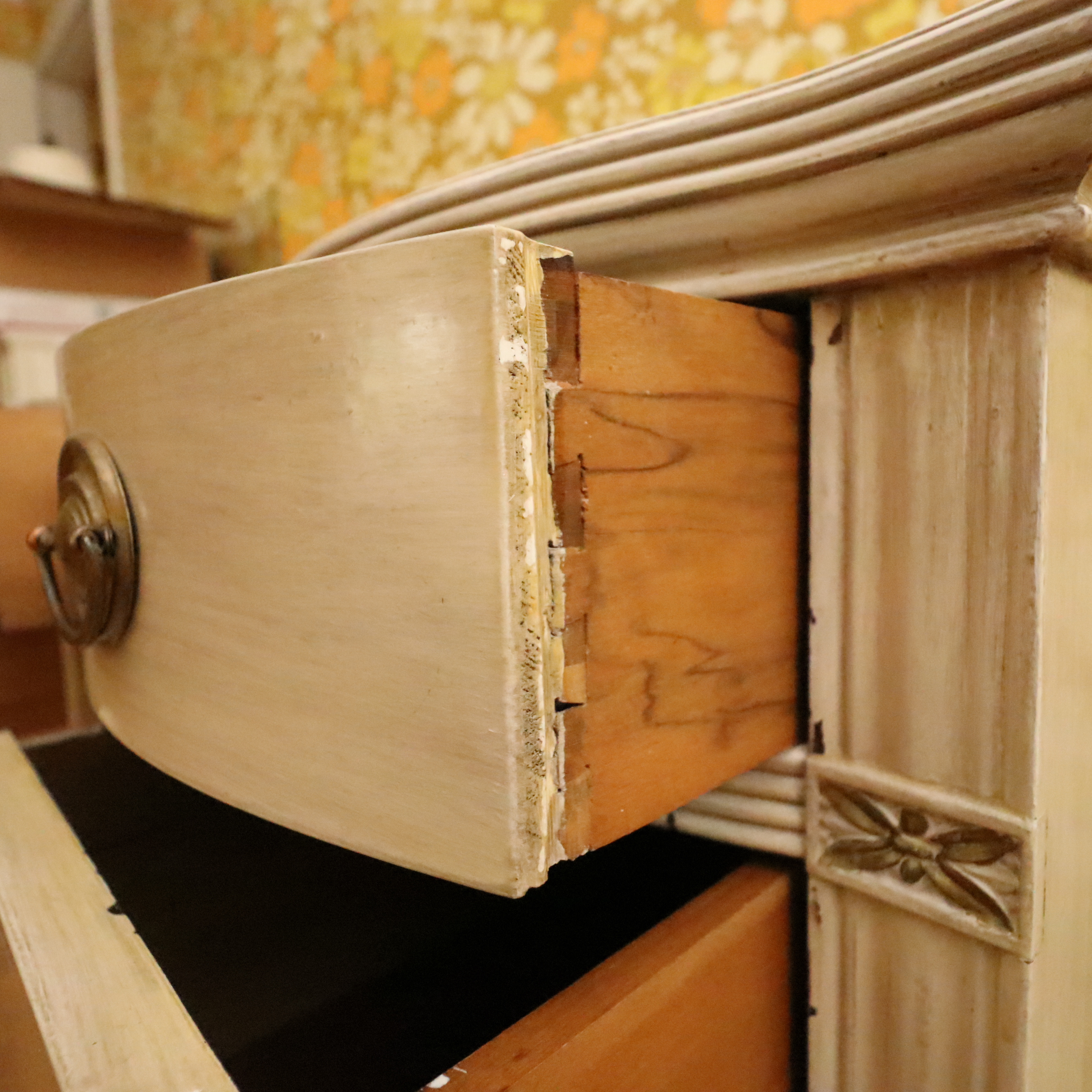 Thomasville Huntley Furniture Painted Full Bed, Vanity and Nightstand