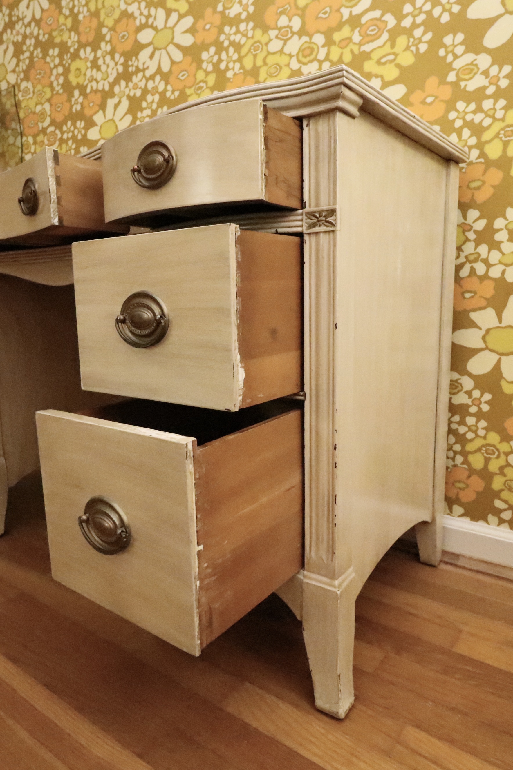 Thomasville Huntley Furniture Painted Full Bed, Vanity and Nightstand