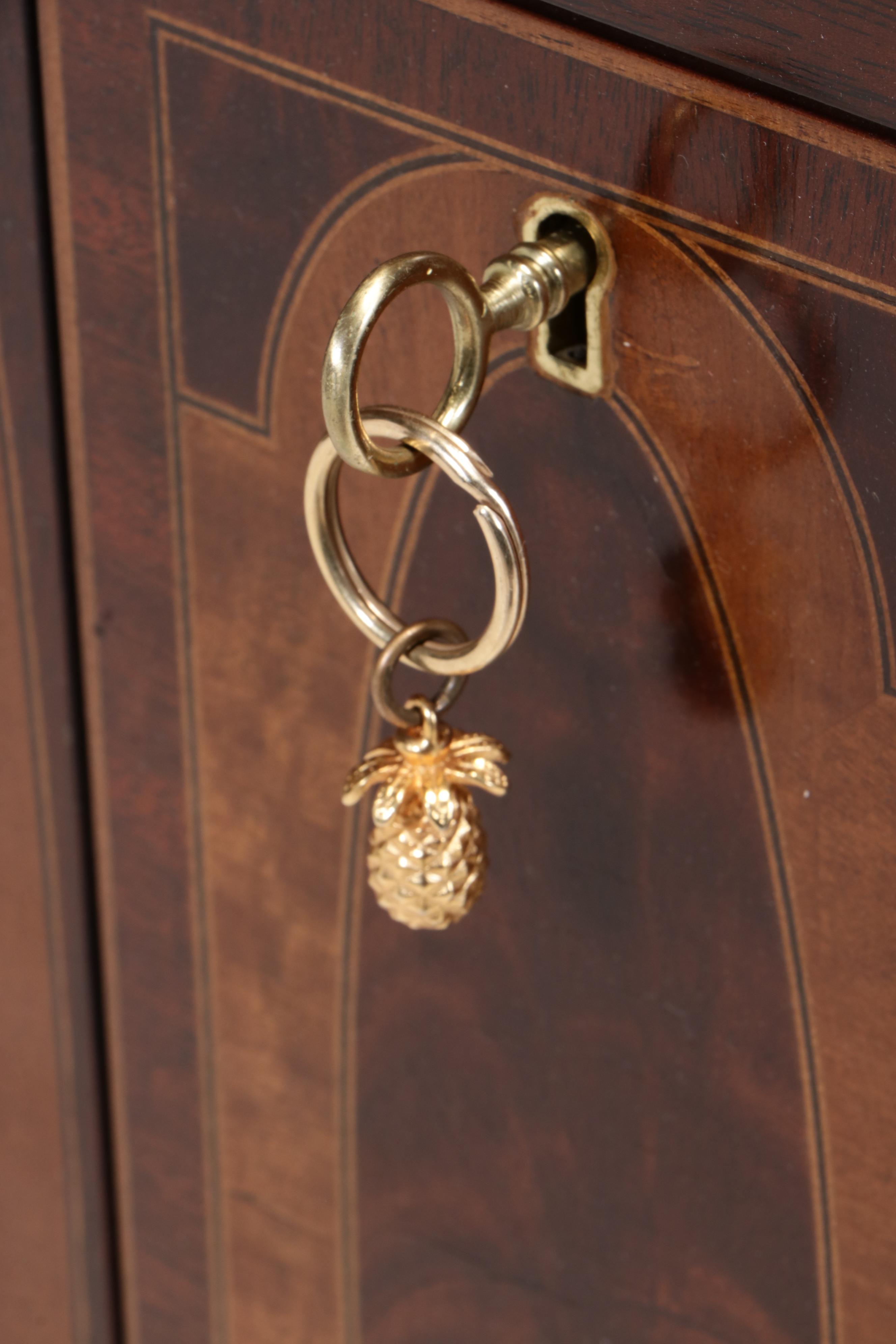 Kindel Hepplewhite Style Winterthur Reproduction Mahogany Sideboard, Late 20th C