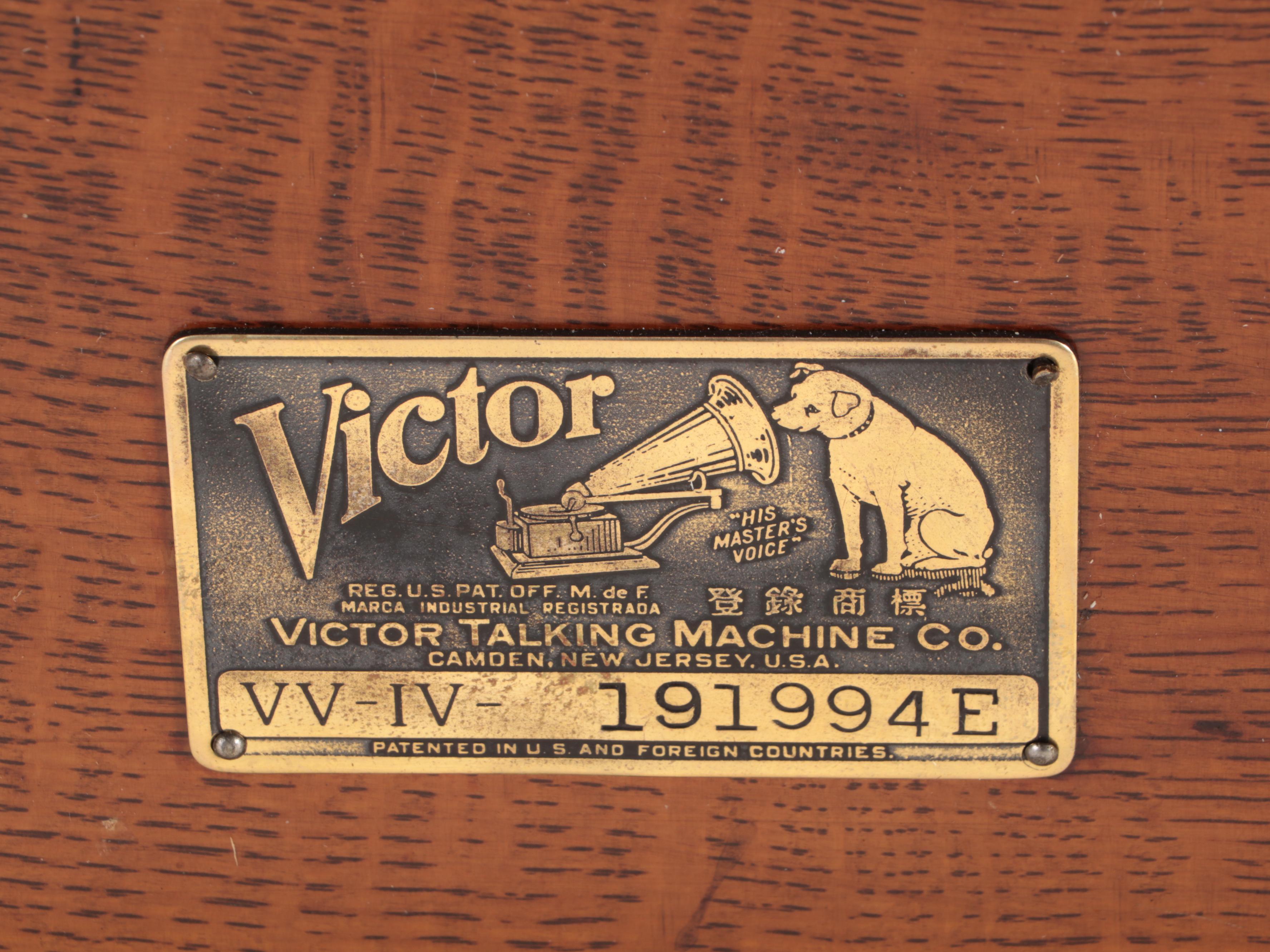 Victor-Victrola VV-IV Oak Record Player, 1915