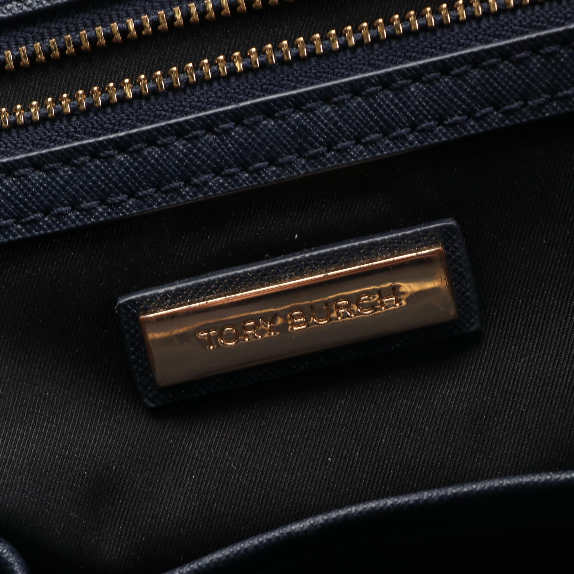 Tory Burch Robinson Tote in Leather and Dooney & Bourke Nylon Crossbody Bag