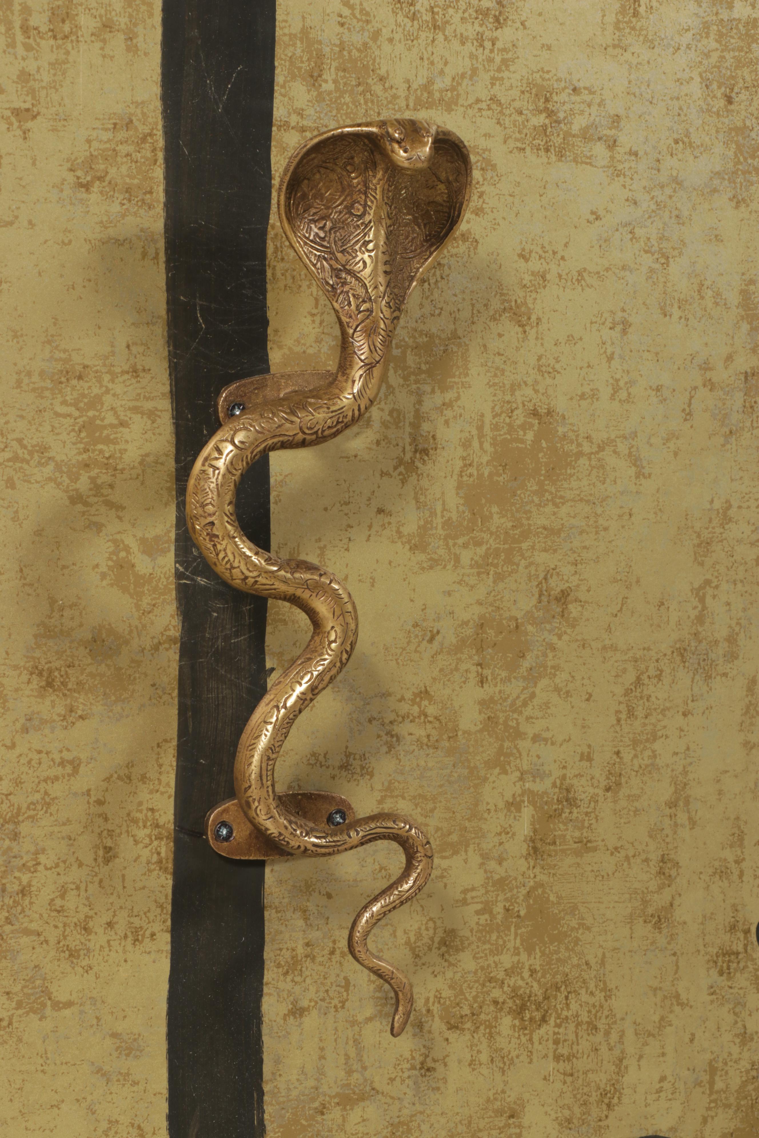 Vinyl Laminated Wardrobe Cabinets with Metallic Graphic Wrap and Cobra Handle