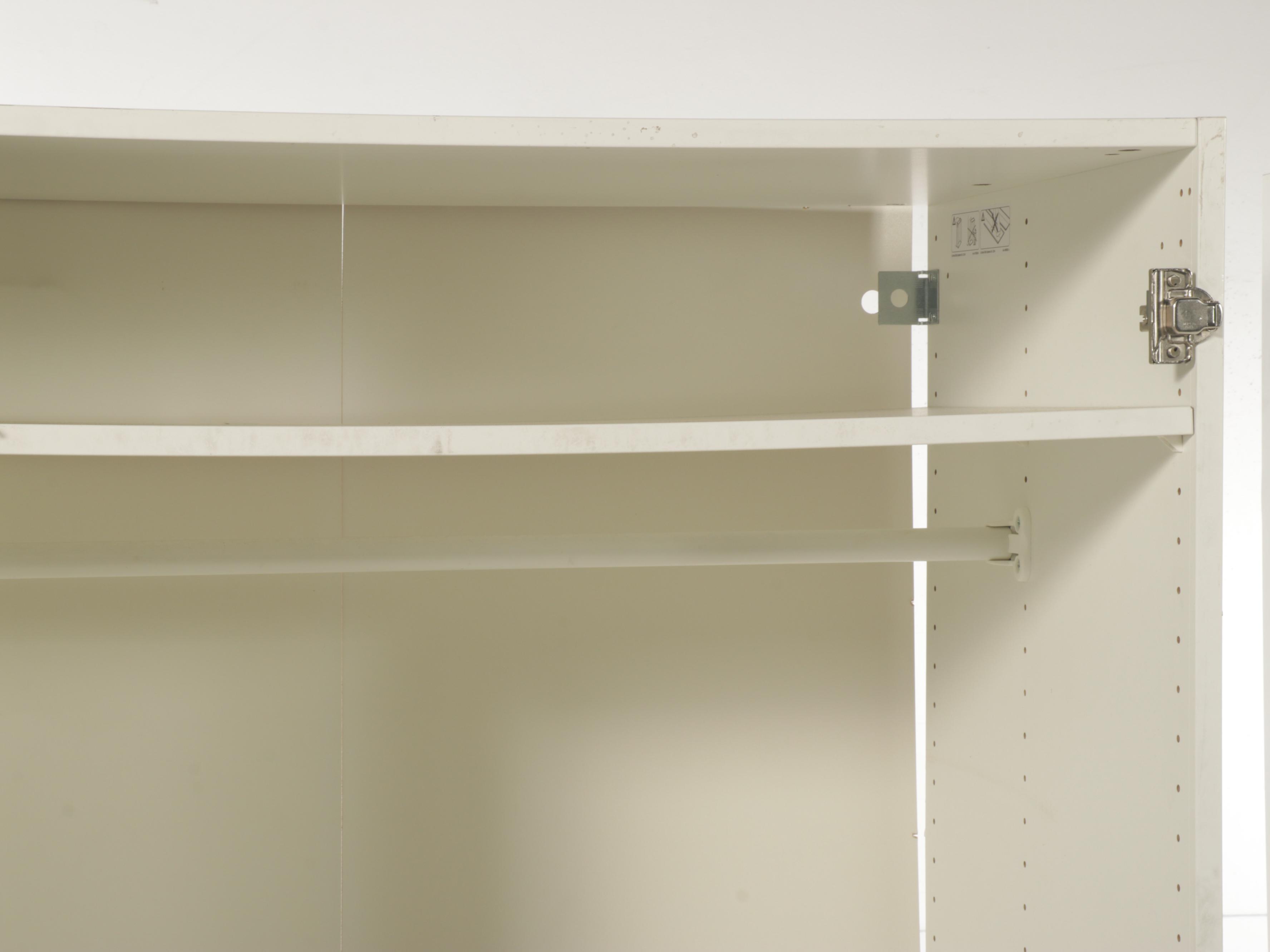 Vinyl Laminated Wardrobe Cabinets with Metallic Graphic Wrap and Cobra Handle