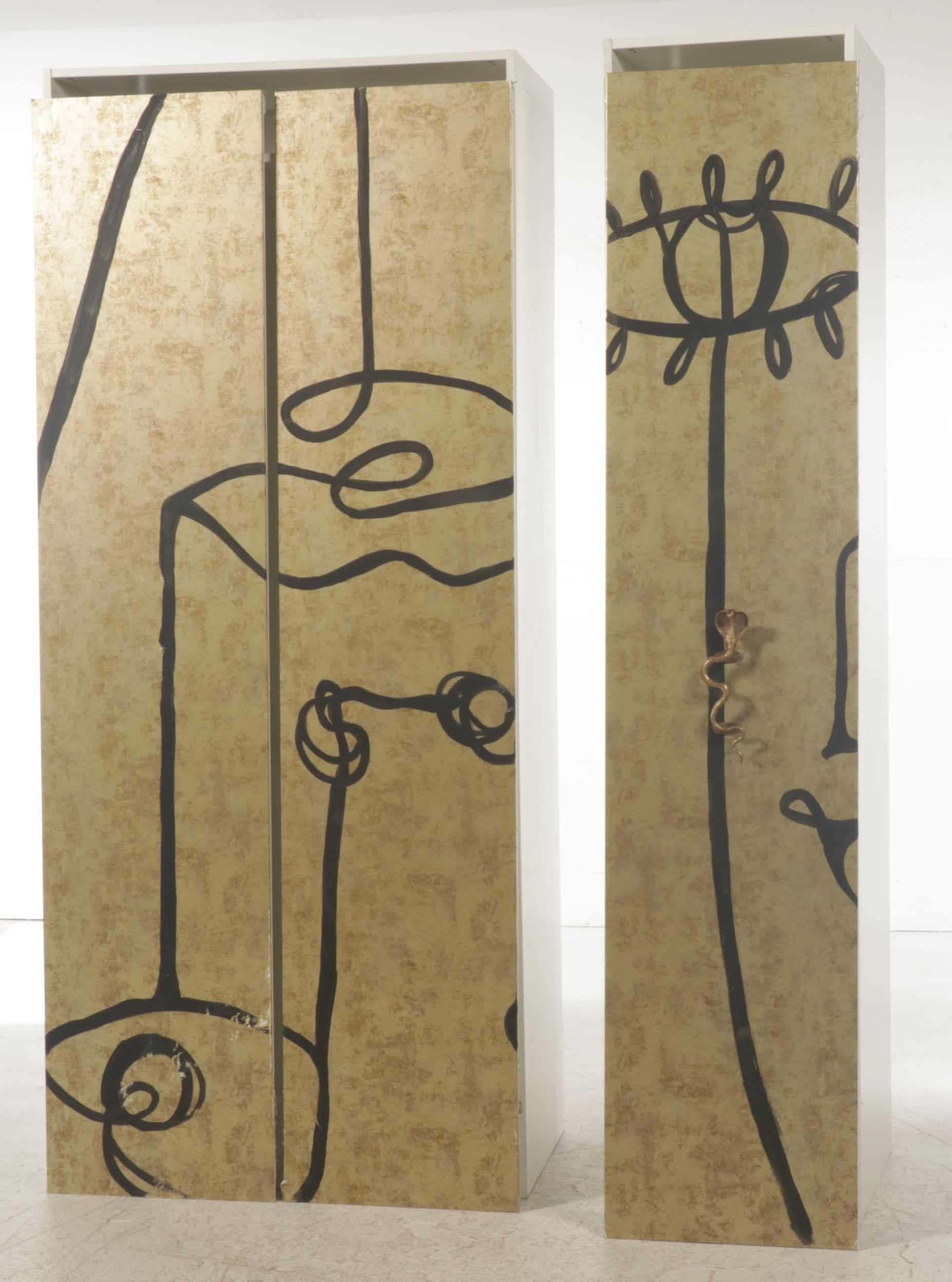 Vinyl Laminated Wardrobe Cabinets with Metallic Graphic Wrap and Cobra Handle