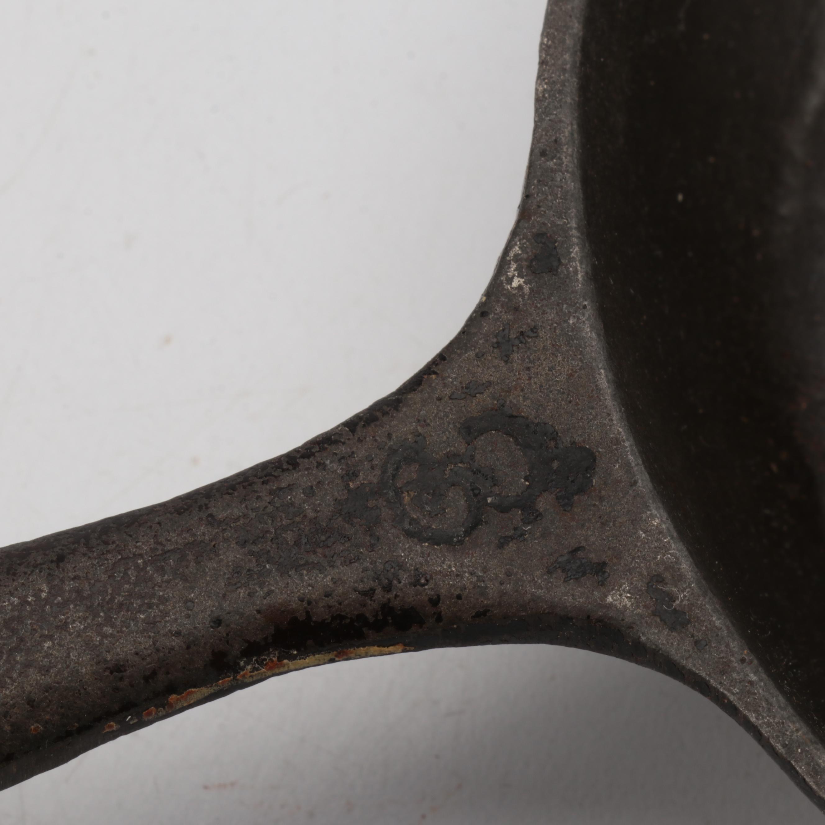 Wagner's 10 1/2 Inch Chicken Fryer with Other Cast Iron Skillets and Pans