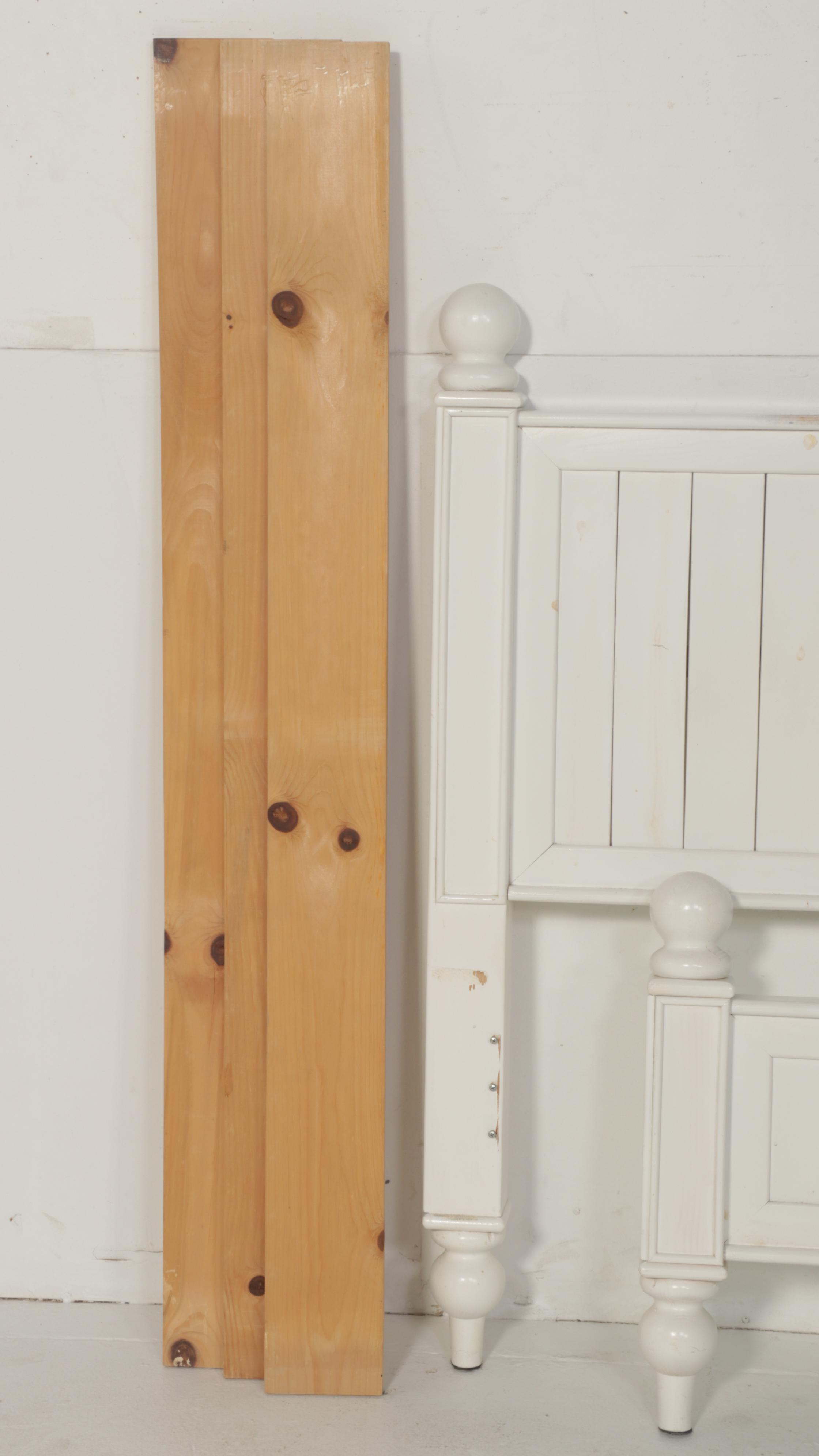 Farmhouse Style Painted Slat-Wood and Ball Finial Queen Size Bed