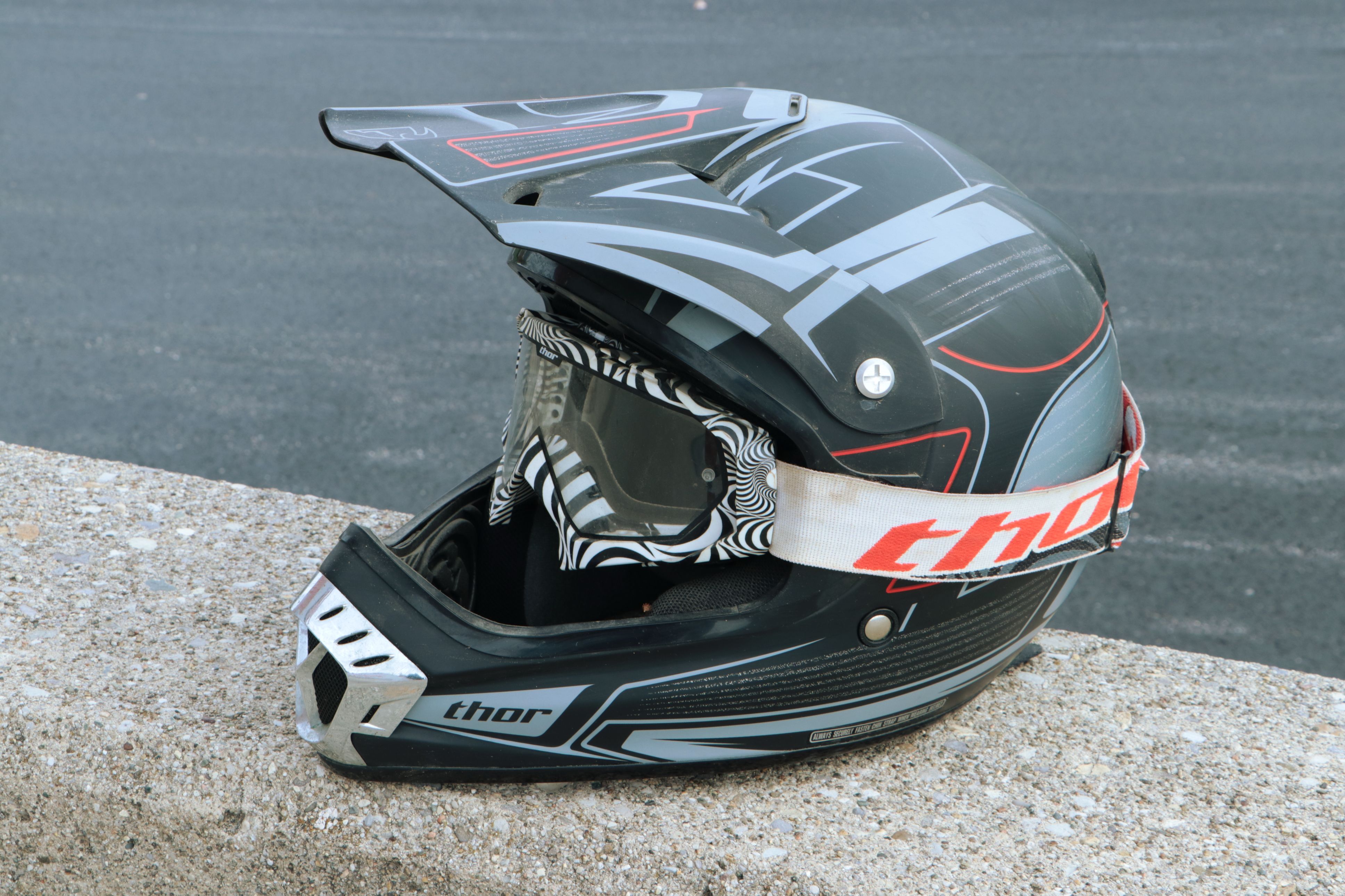 2006 Polaris Sportsman 450 ATV in Camo with Ramps, Snow Plow, and Accessories