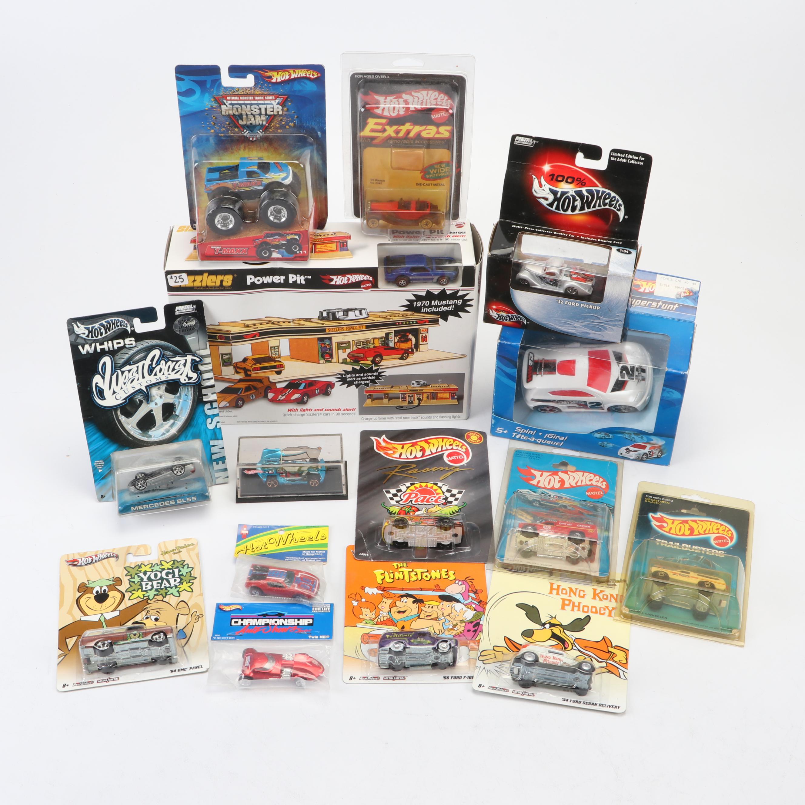 Hot Wheels Sizzlers Power Pit with Toy Cars Including '31 Doozie