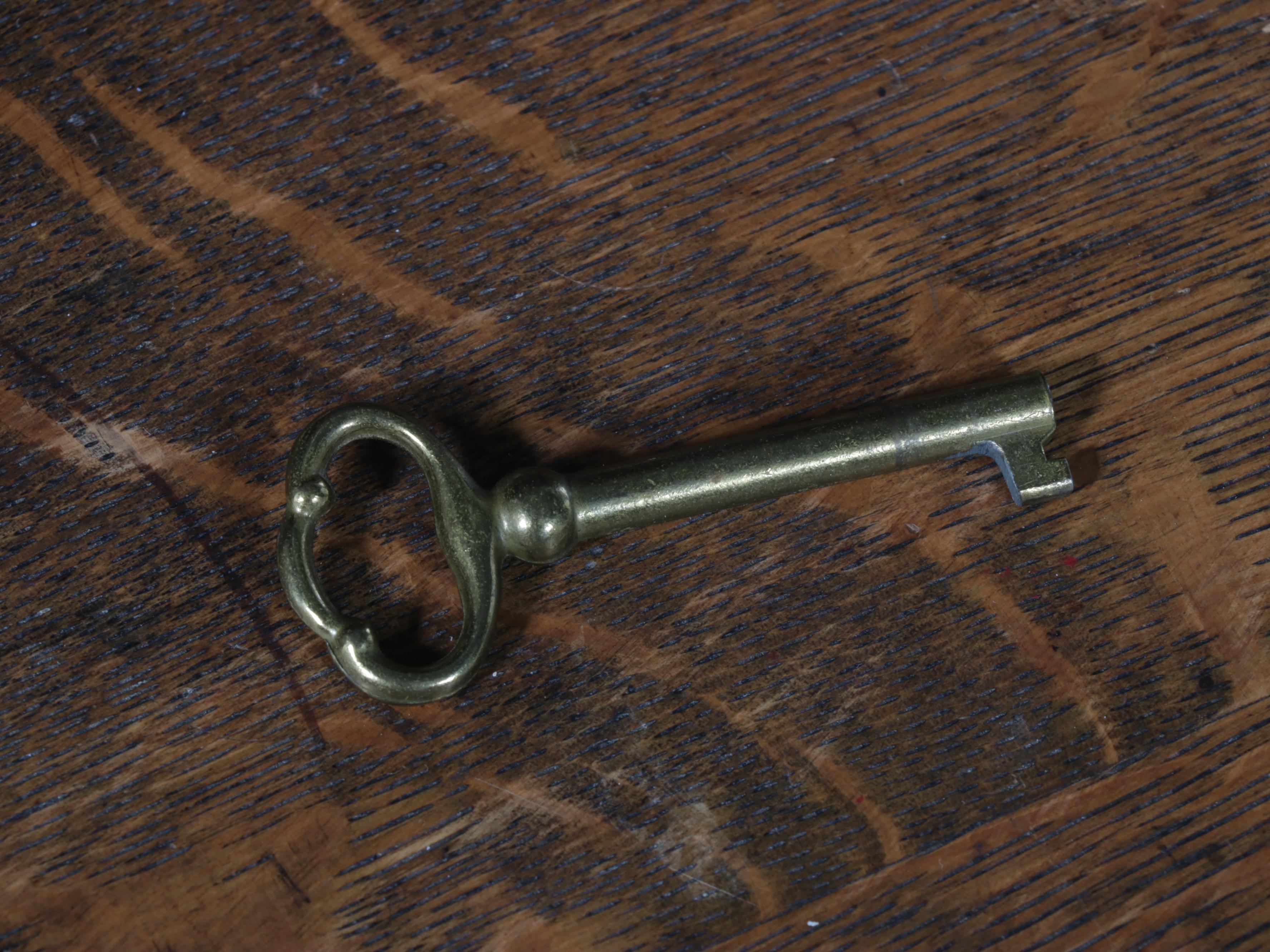 Arts & Crafts Quartersawn Oak Slant-Lid Secretary Desk, Early 20th Century