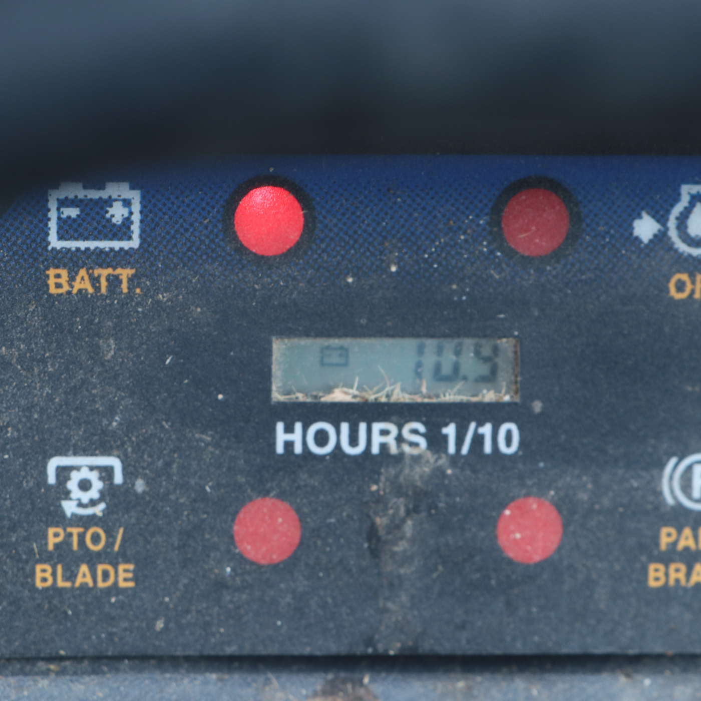 Cub Cadet LTX 1042 Ride-on Mower With Blue Hawk Trailer