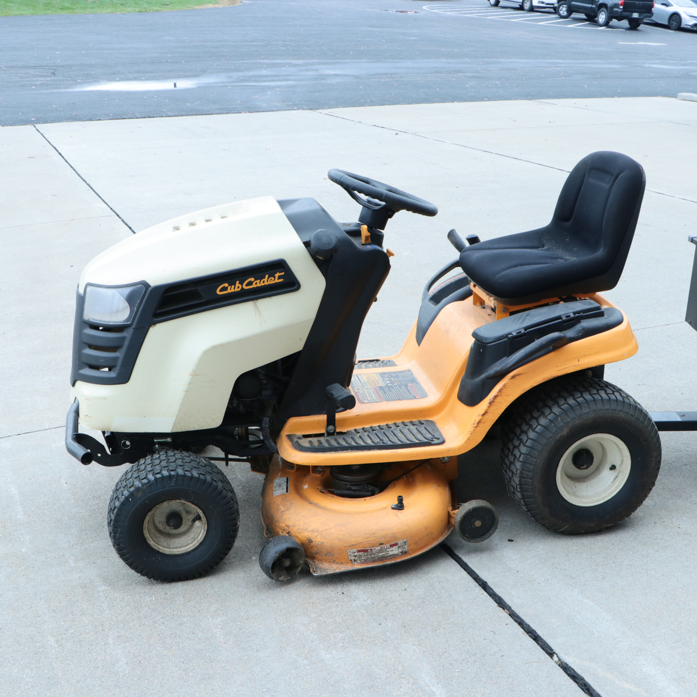 Cub Cadet LTX 1042 Ride-on Mower With Blue Hawk Trailer