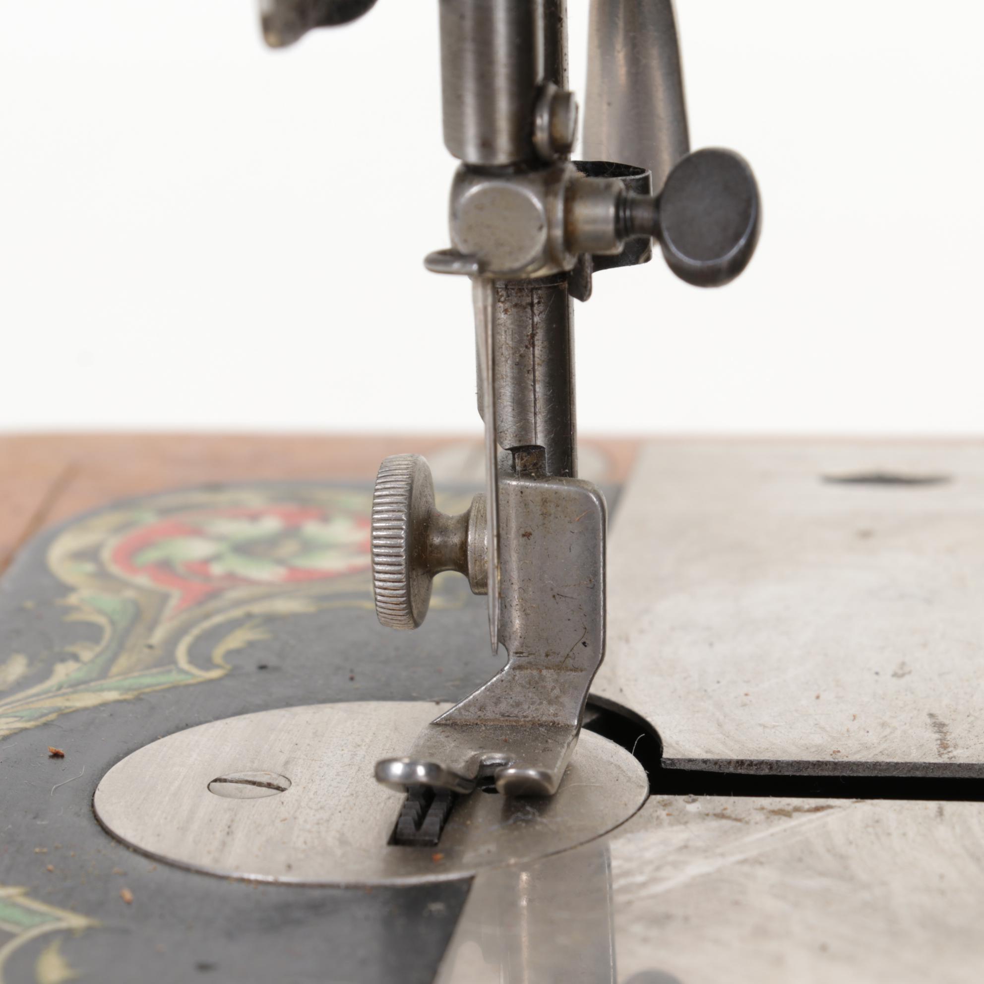 Singer Manufacturing Co Hand-Crank Sewing Machine, 1910