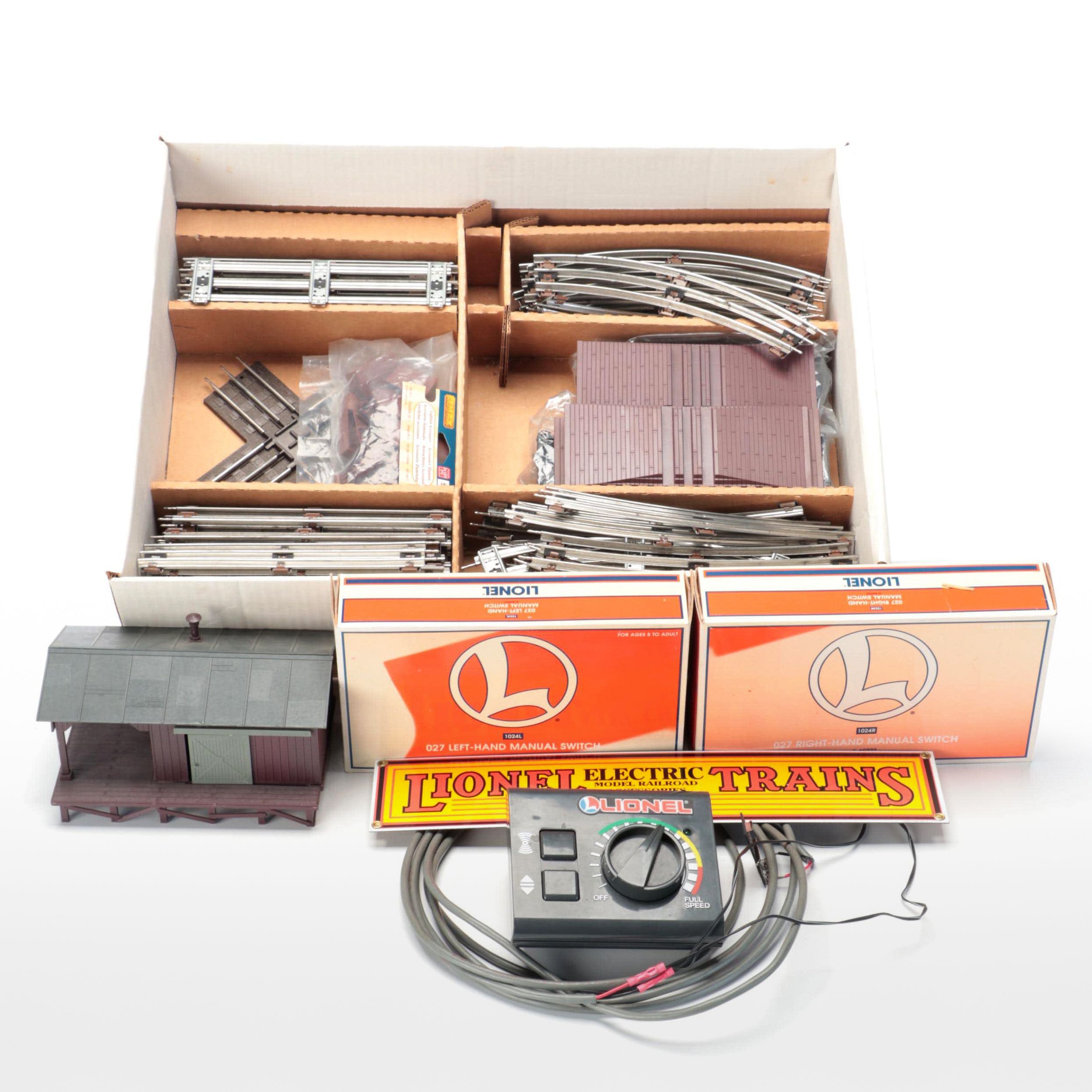 Lionel Plastic Left and Right Hand Manual Switches with Train Accessories