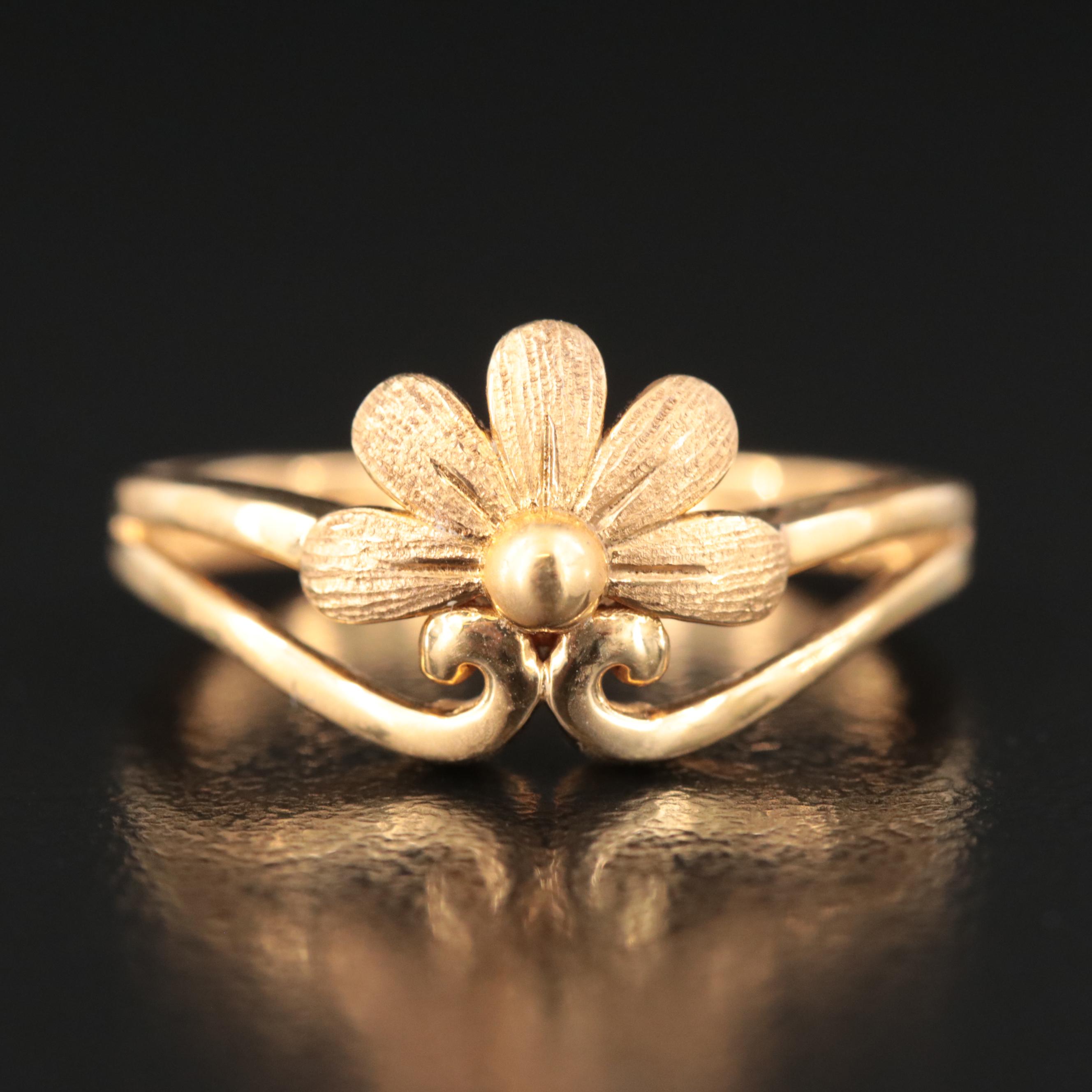 Sohna 22K Floral Pattern Ring