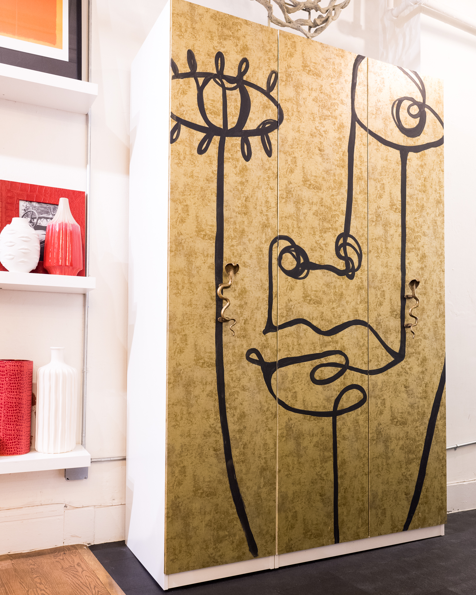 Vinyl Laminated Wardrobe Cabinets with Metallic Graphic Wrap and Cobra Handle