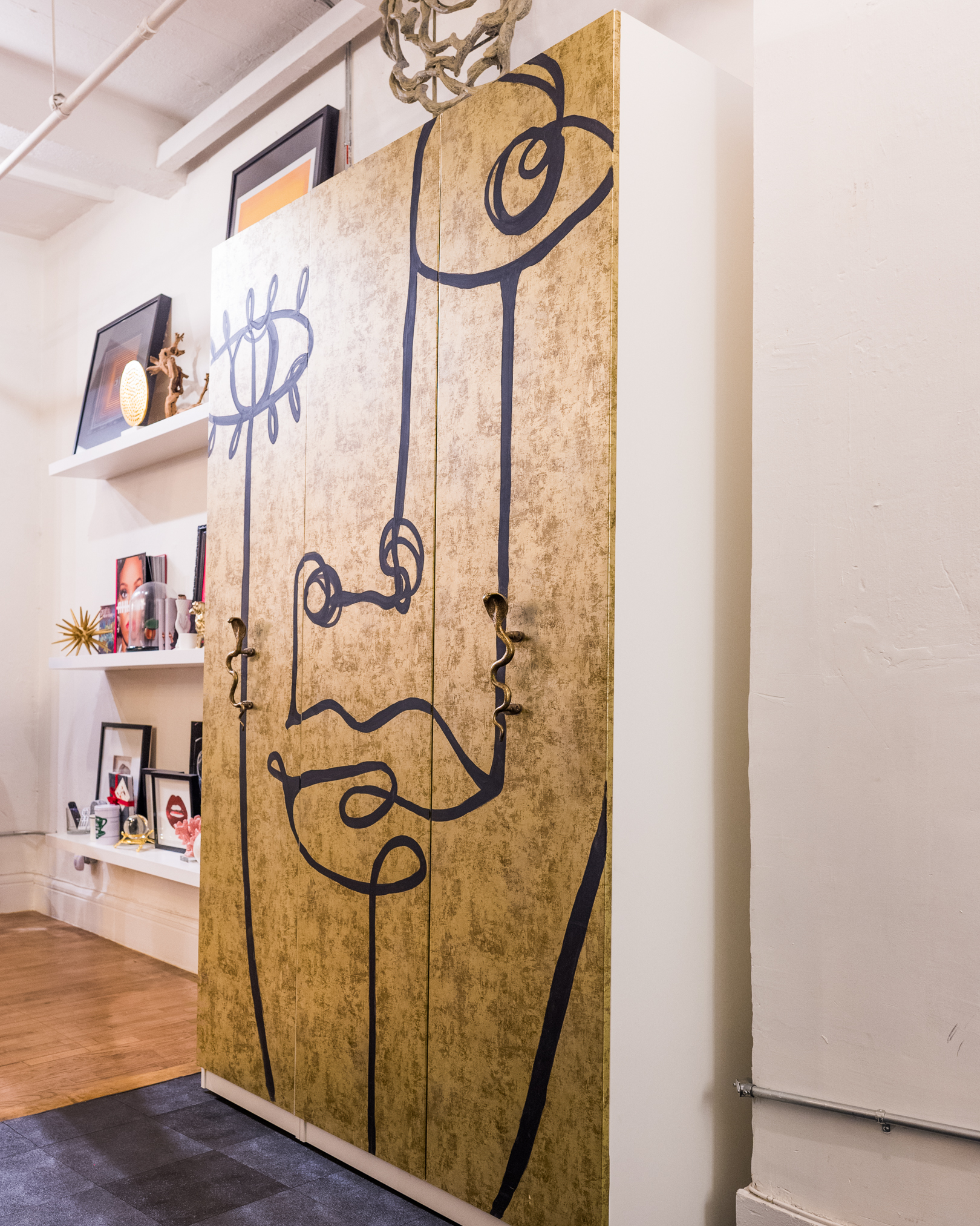 Vinyl Laminated Wardrobe Cabinets with Metallic Graphic Wrap and Cobra Handle