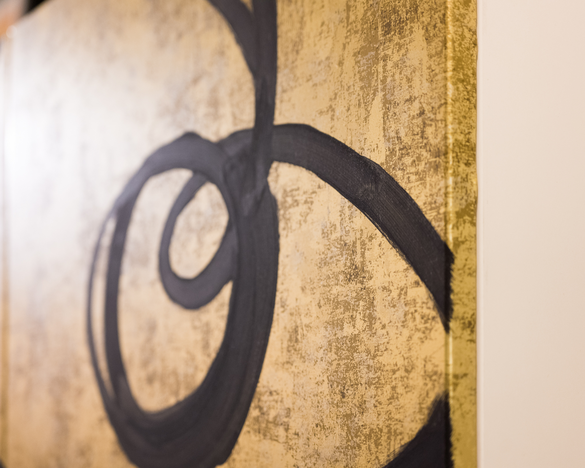 Vinyl Laminated Wardrobe Cabinets with Metallic Graphic Wrap and Cobra Handle