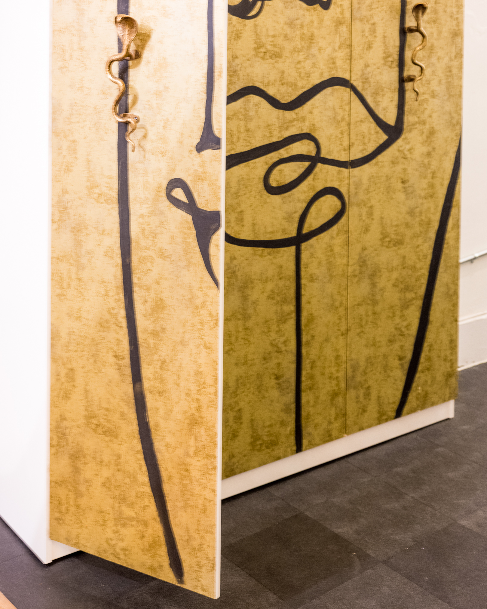 Vinyl Laminated Wardrobe Cabinets with Metallic Graphic Wrap and Cobra Handle