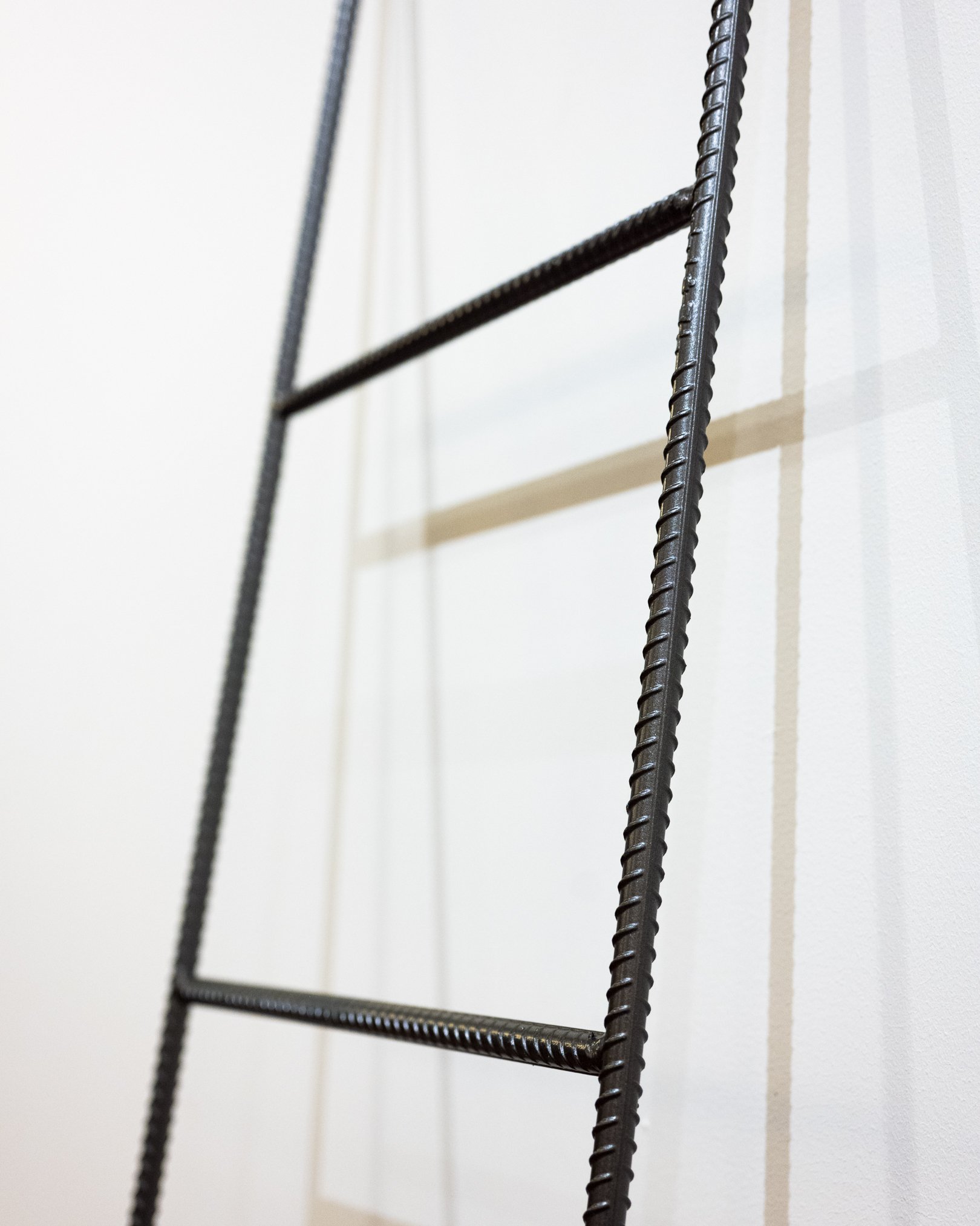 Industrial Style Floor-to-Wall Steel Rebar Magazine/Blanket Rack