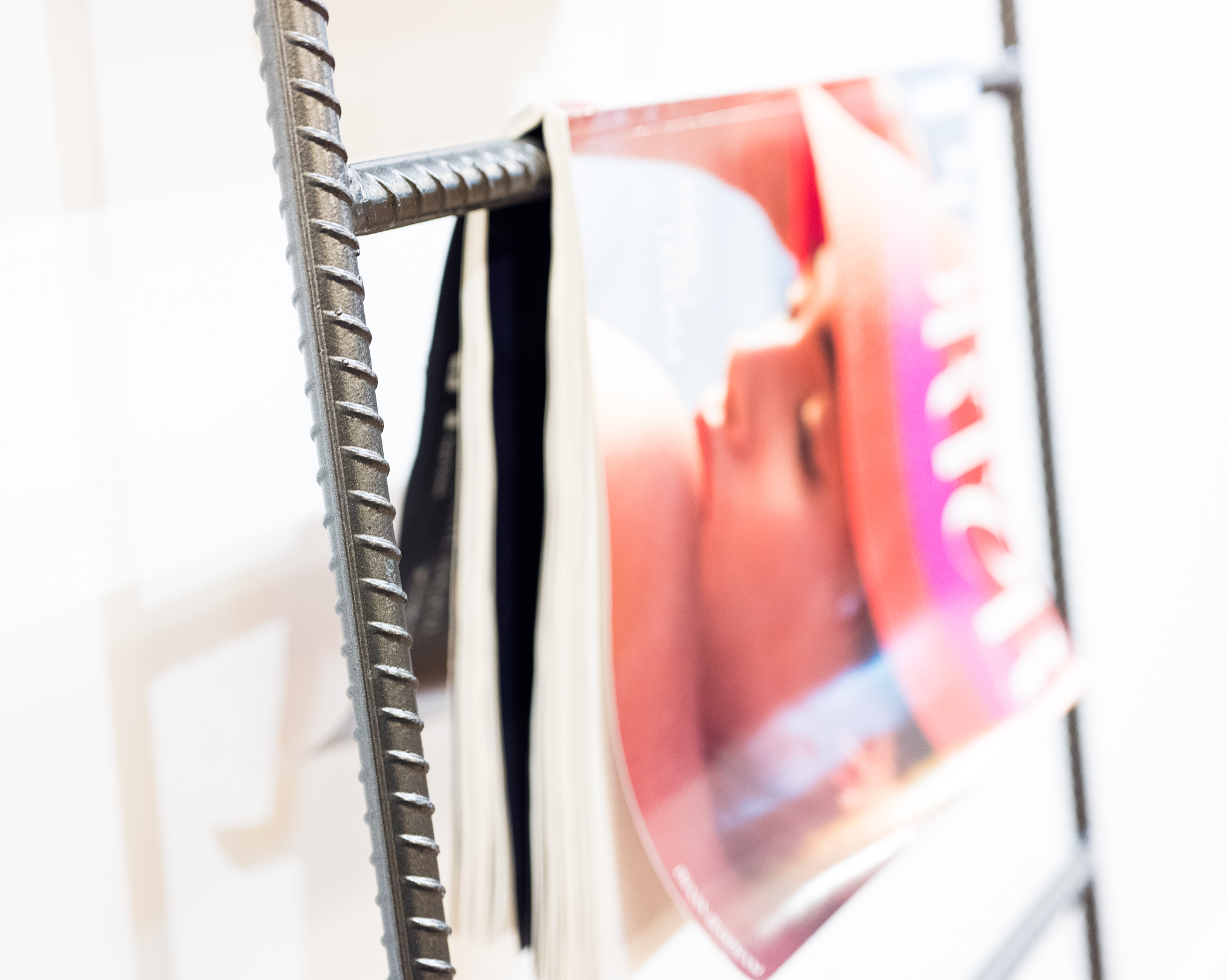 Industrial Style Floor-to-Wall Steel Rebar Magazine/Blanket Rack