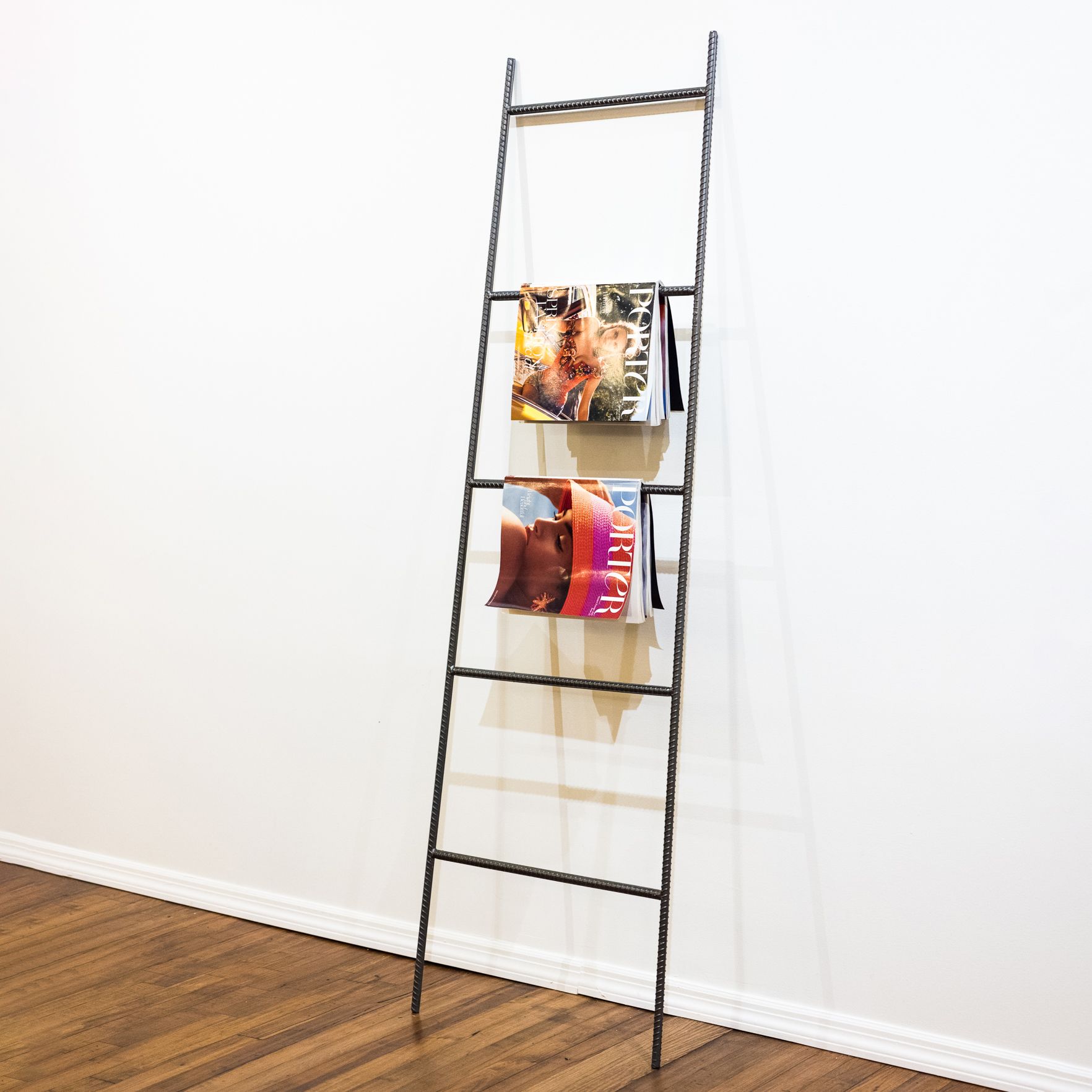 Industrial Style Floor-to-Wall Steel Rebar Magazine/Blanket Rack