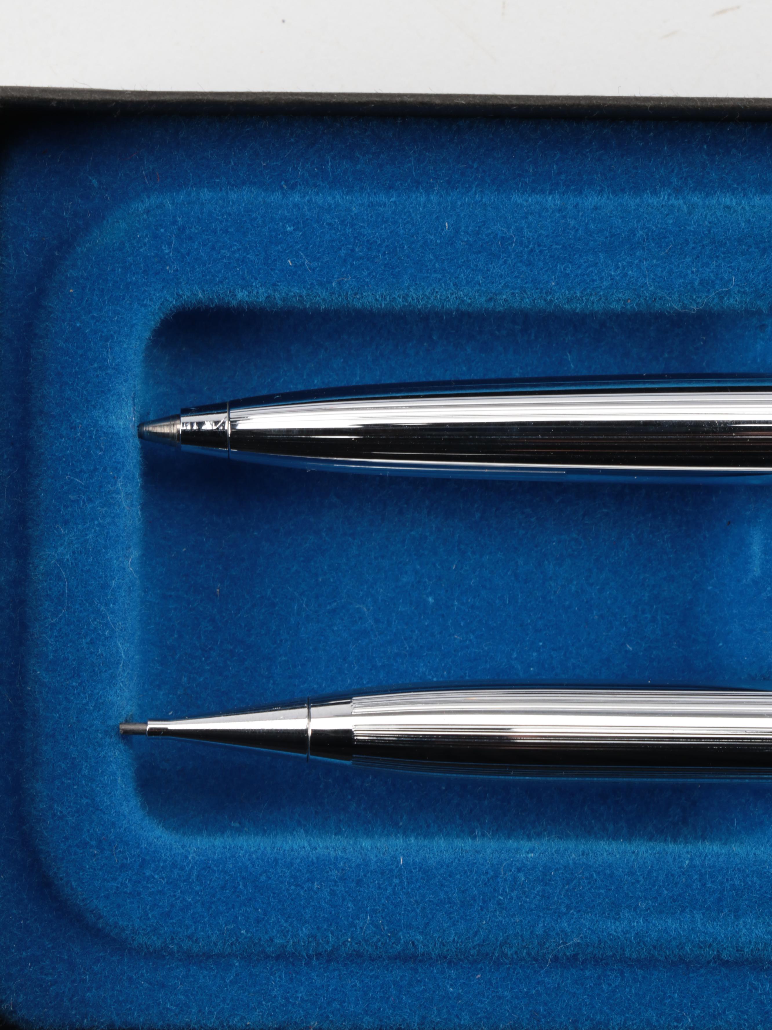 Sheaffer Plastic Fountain Pen and Wood Pen Holder with More Pens