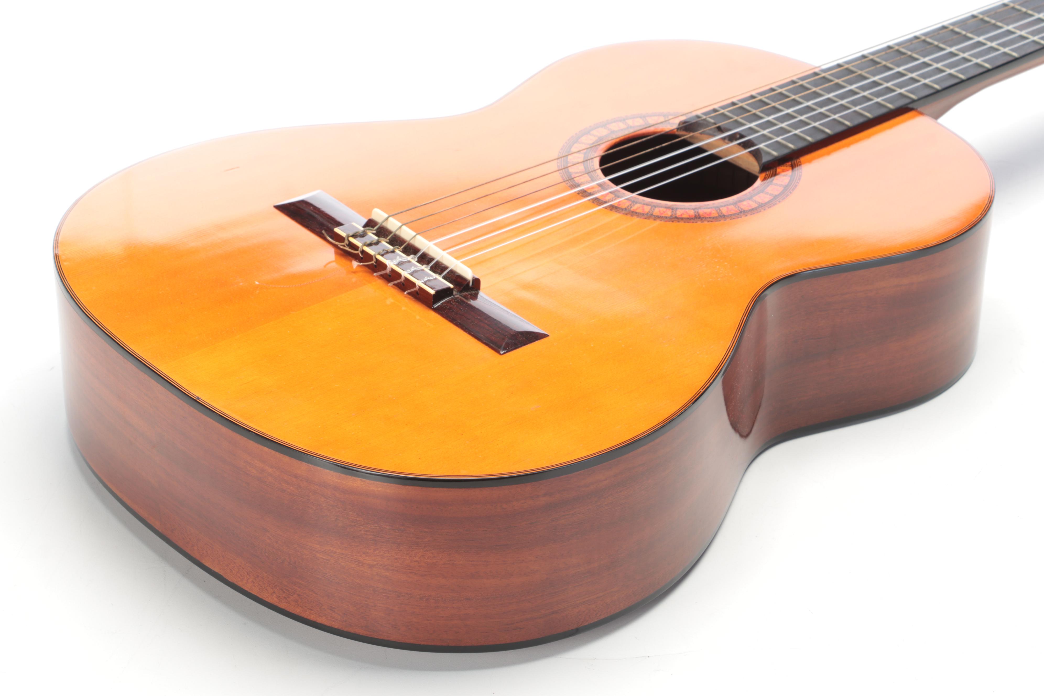 Alvarez Classical Acoustic Guitar with Case