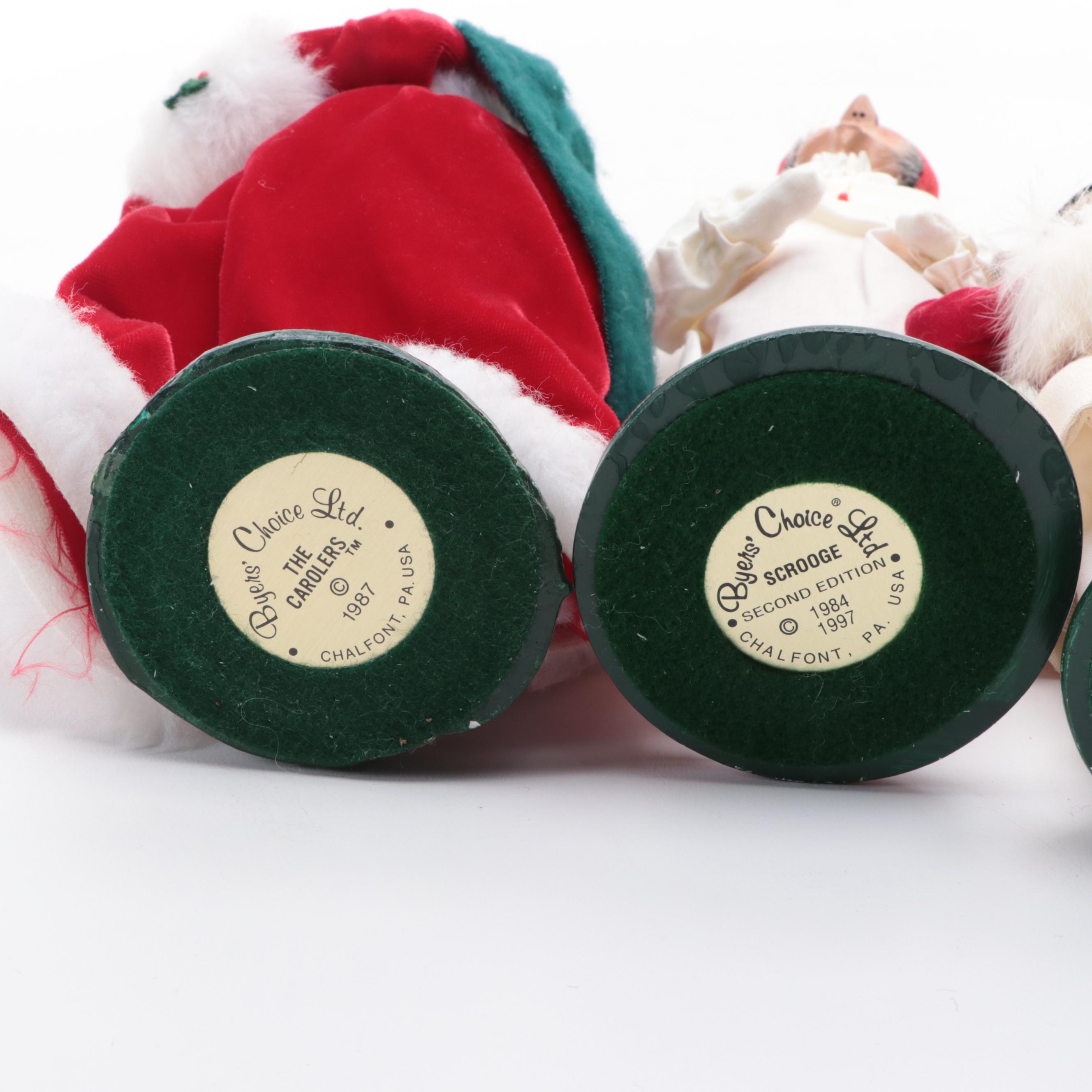 Byers' Choice "The Carolers" Figurines with Seasonal Miniature Streetlight