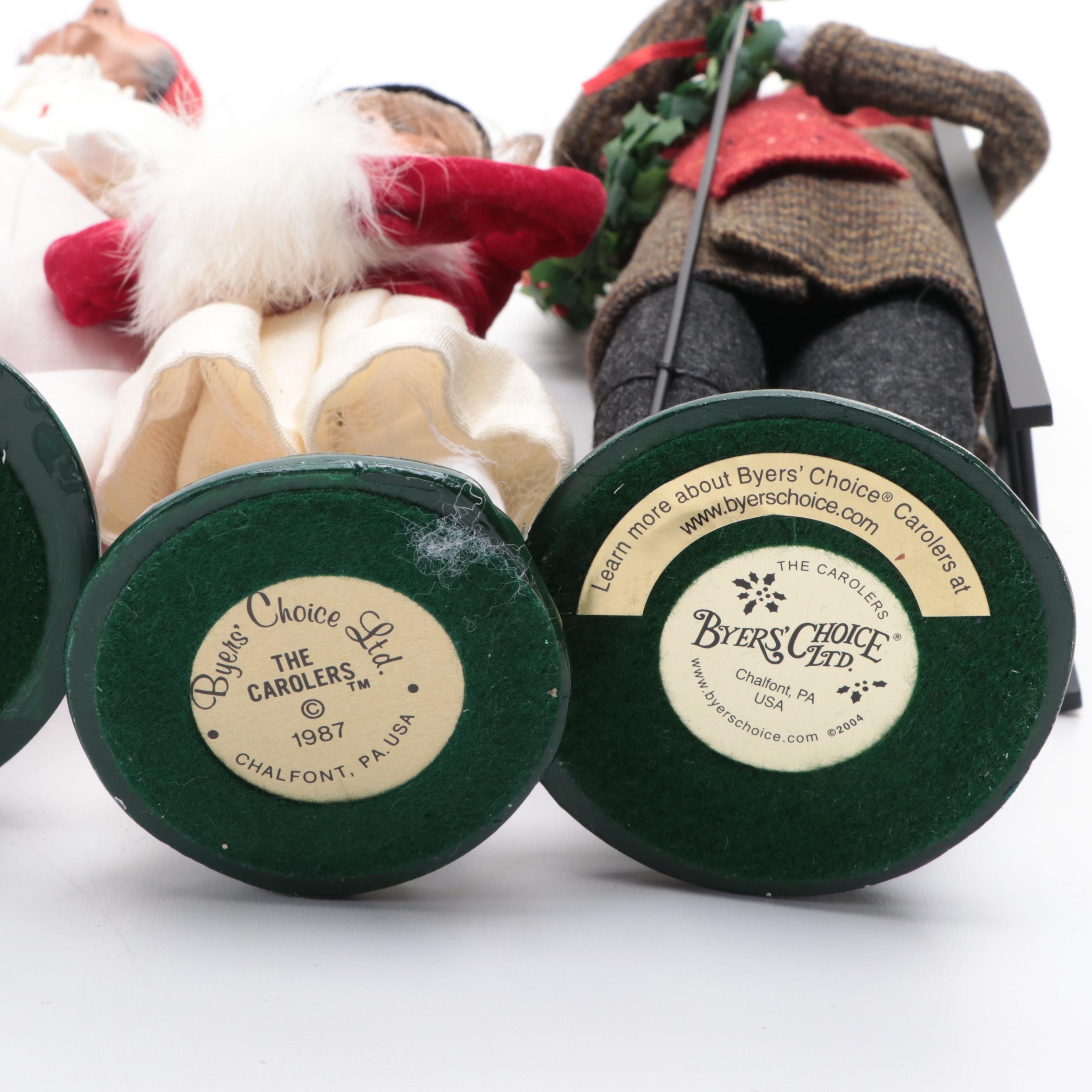 Byers' Choice "The Carolers" Figurines with Seasonal Miniature Streetlight