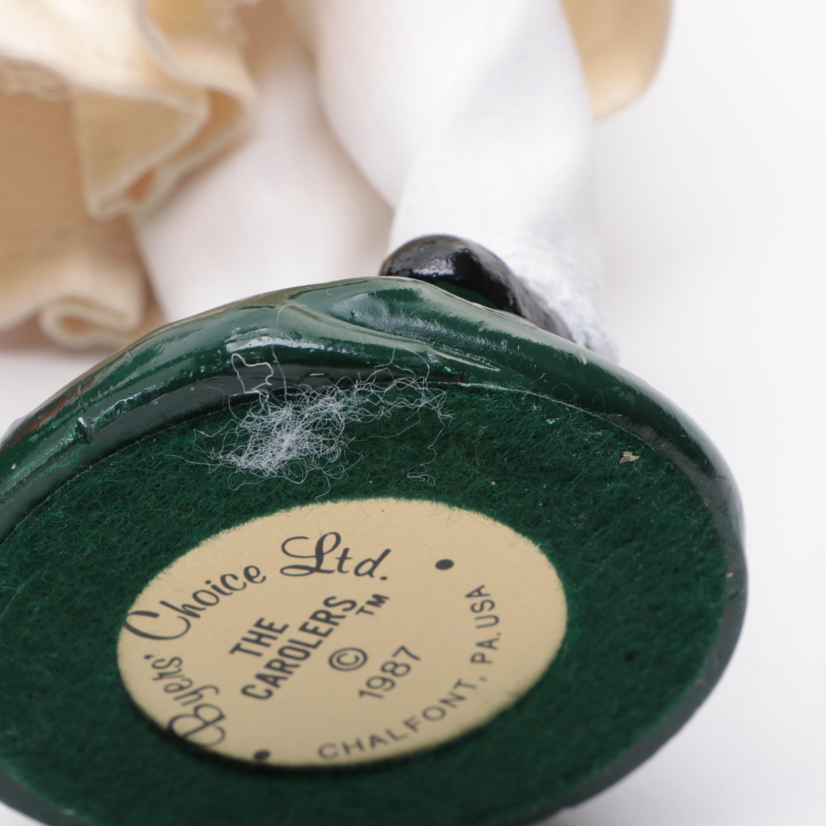 Byers' Choice "The Carolers" Figurines with Seasonal Miniature Streetlight