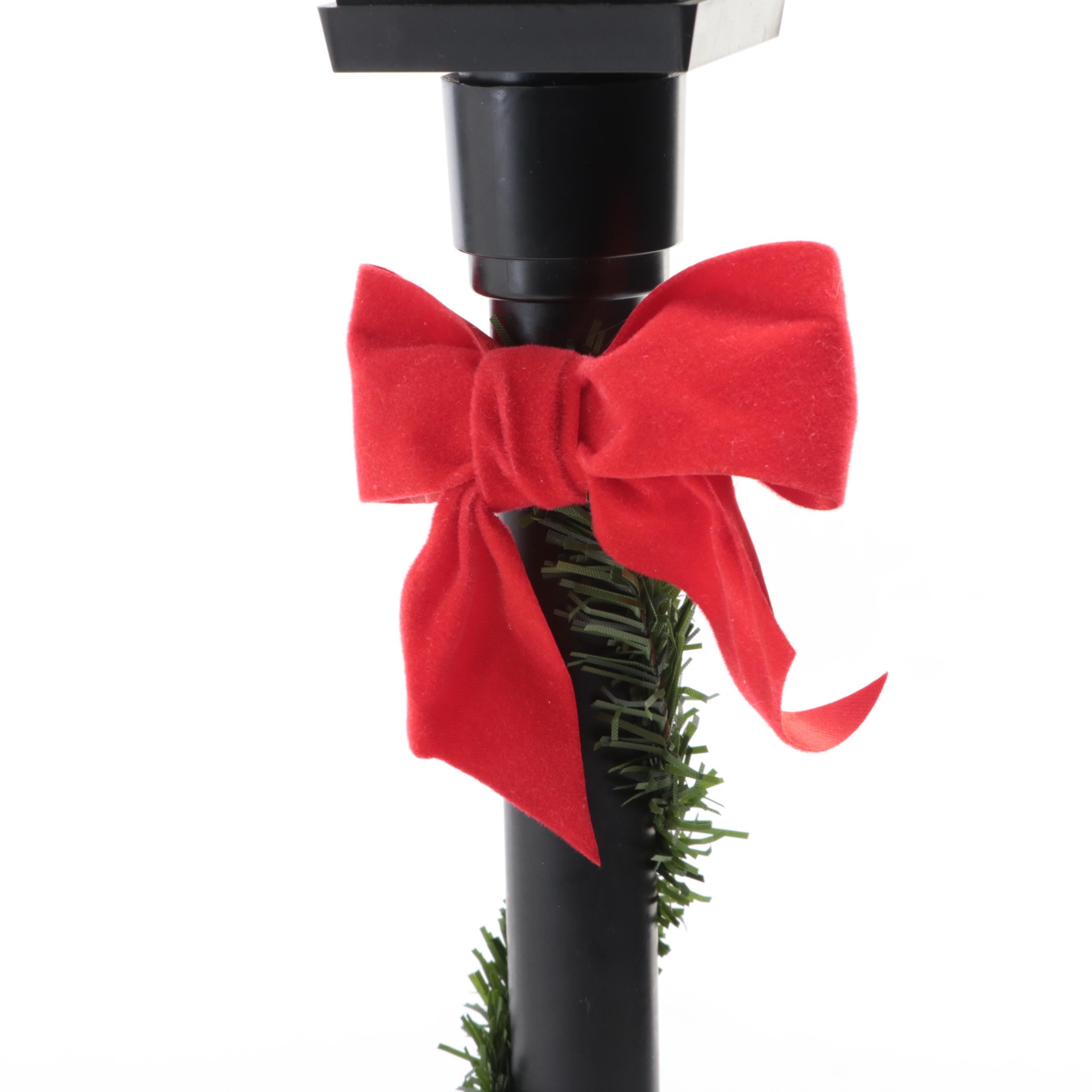 Byers' Choice "The Carolers" Figurines with Seasonal Miniature Streetlight