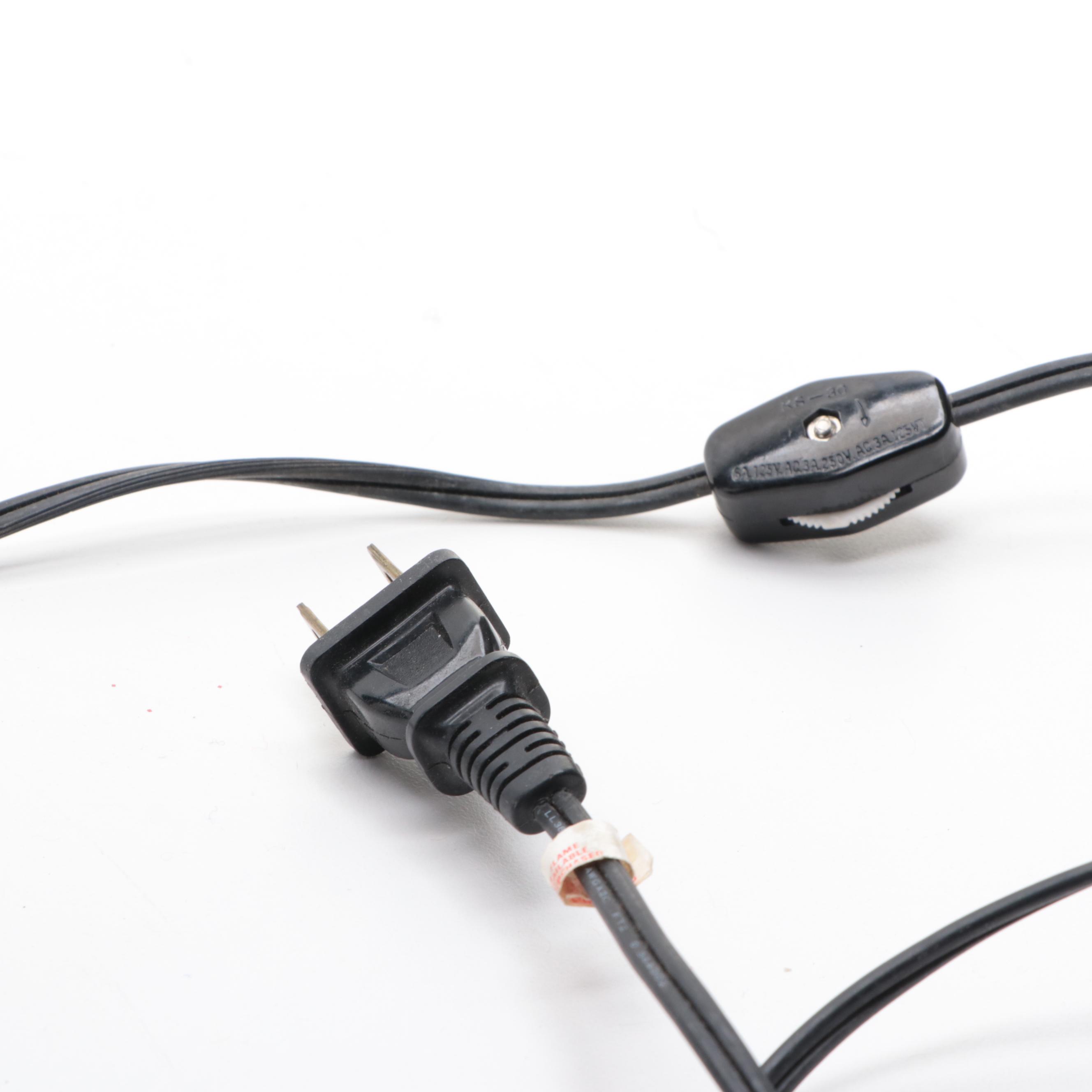 Byers' Choice "The Carolers" Figurines with Seasonal Miniature Streetlight