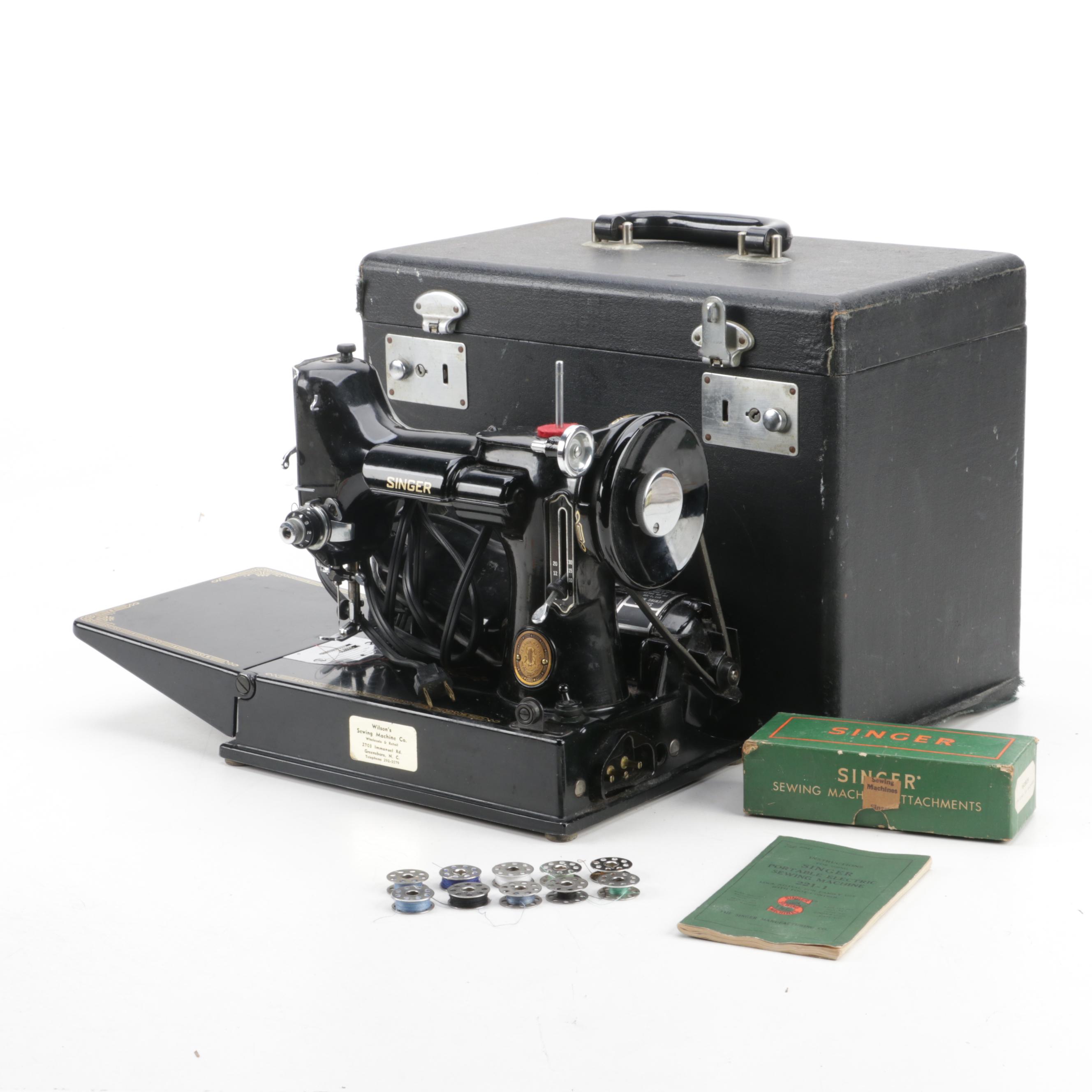 Singer Featherweight Portable Sewing Machine With Case