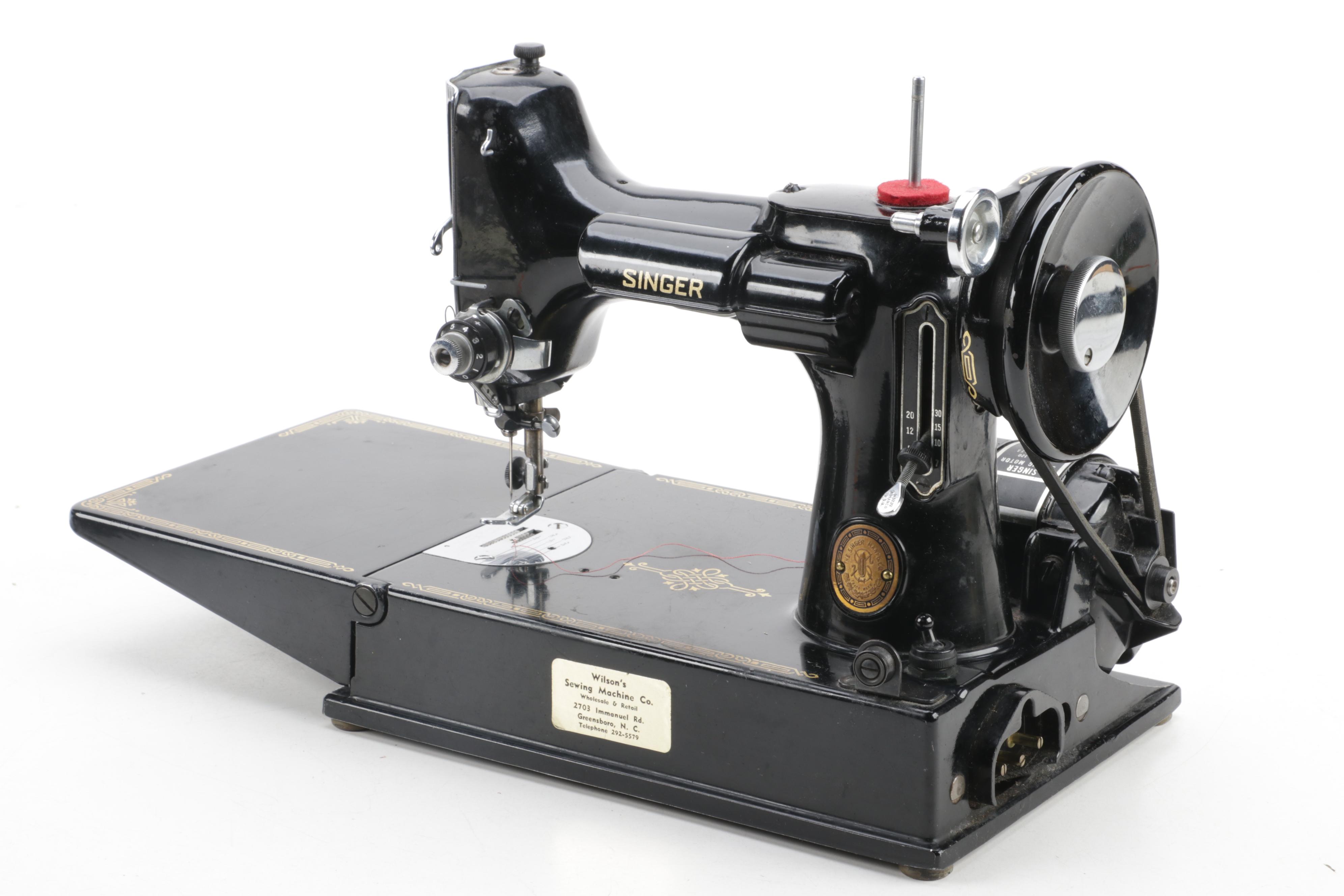 Singer Featherweight Portable Sewing Machine With Case