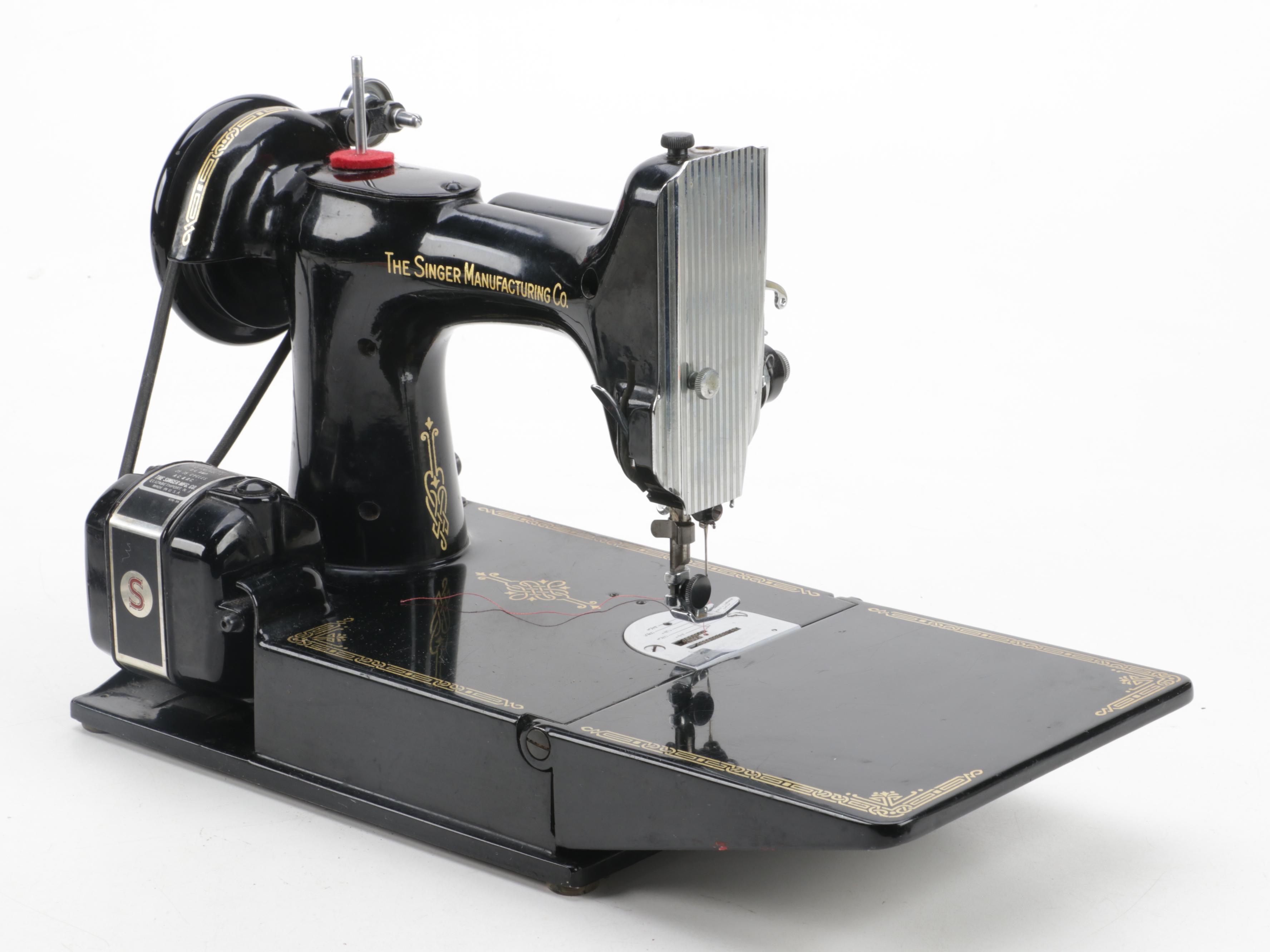 Singer Featherweight Portable Sewing Machine With Case