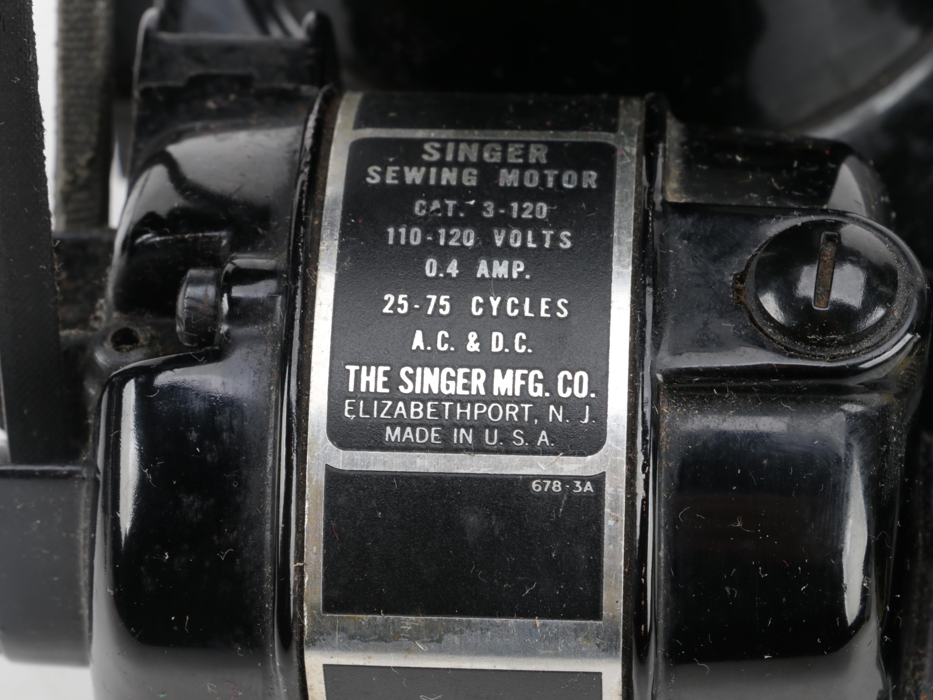 Singer Featherweight Portable Sewing Machine With Case