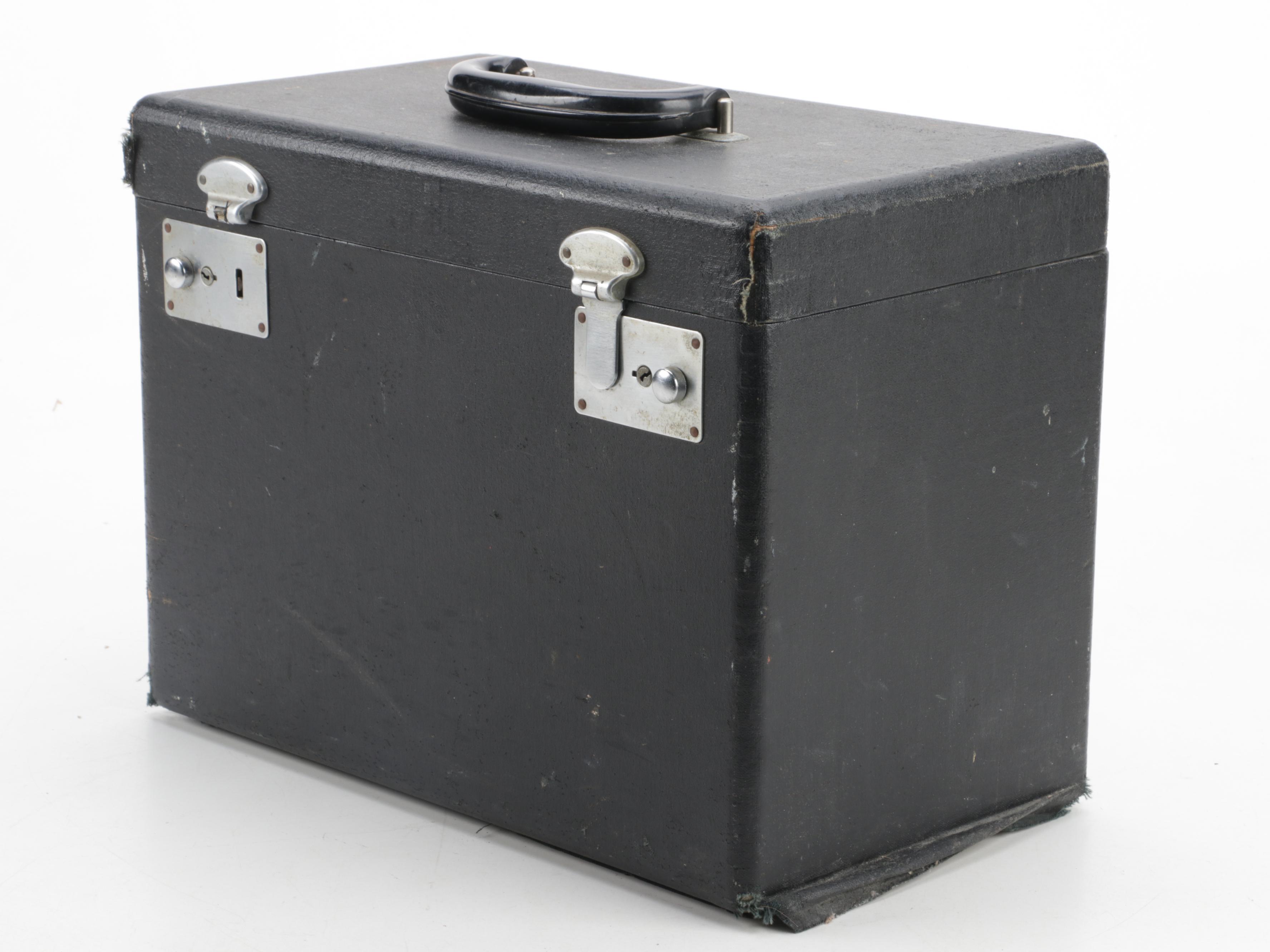 Singer Featherweight Portable Sewing Machine With Case