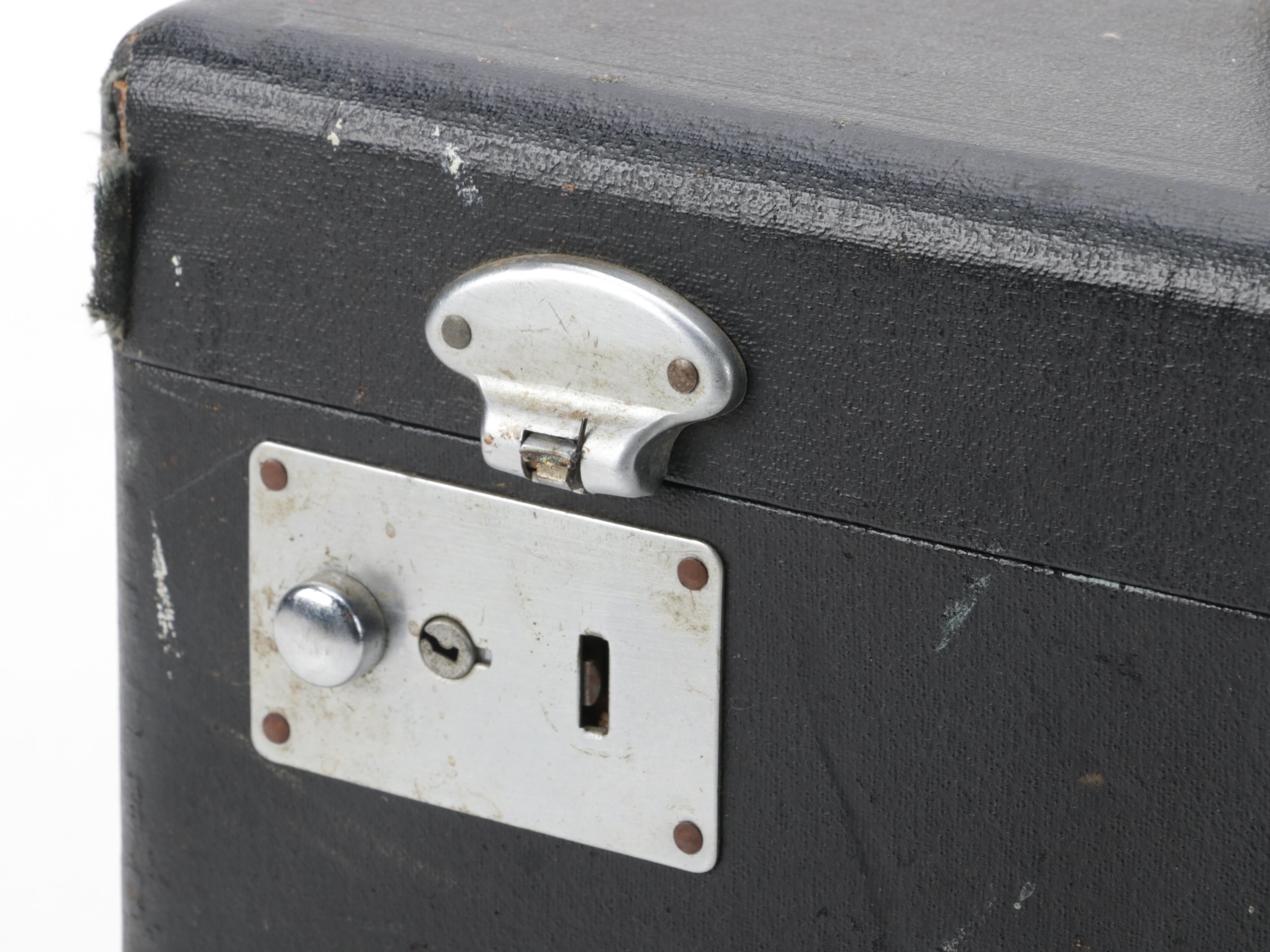 Singer Featherweight Portable Sewing Machine With Case