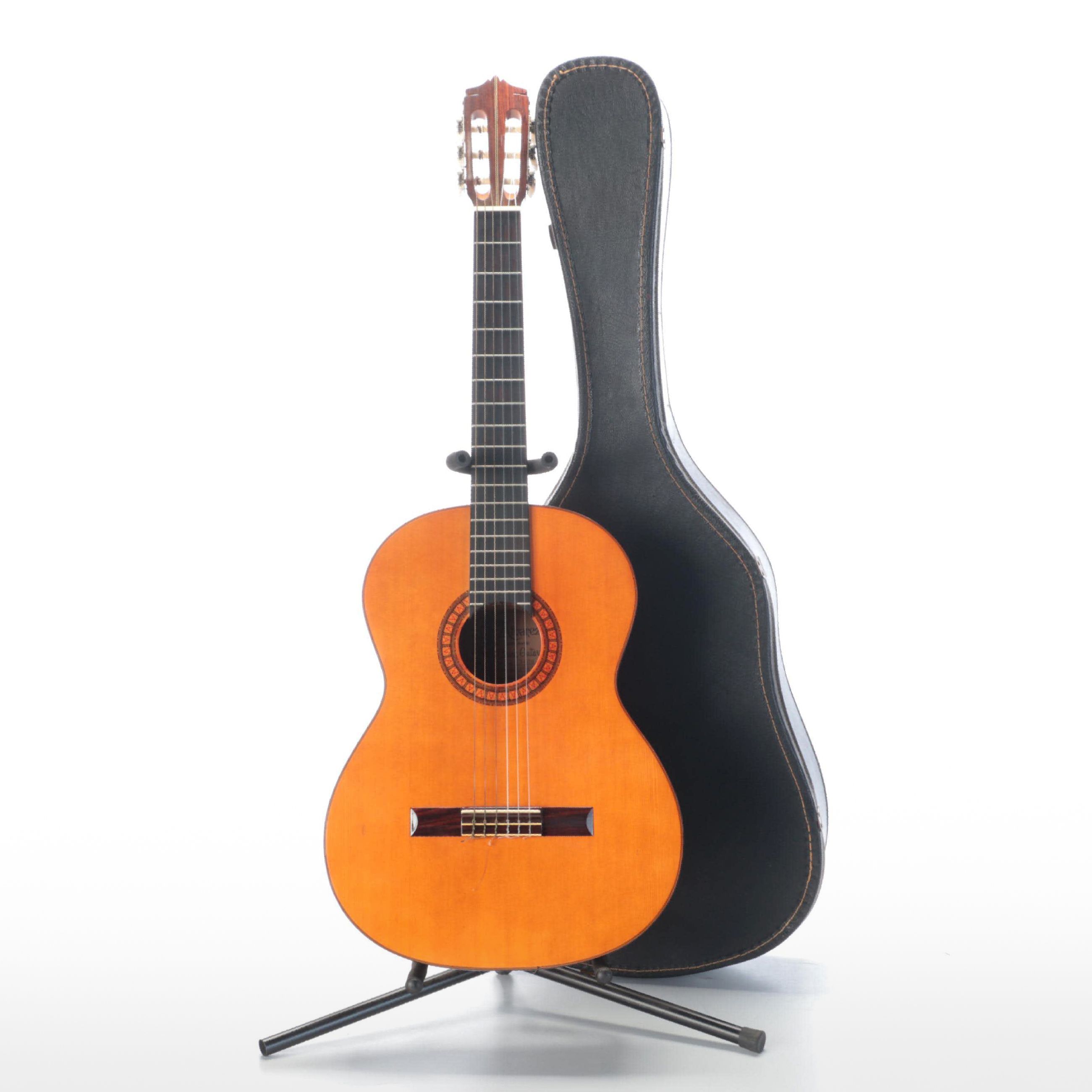 Alvarez Classical Acoustic Guitar with Case