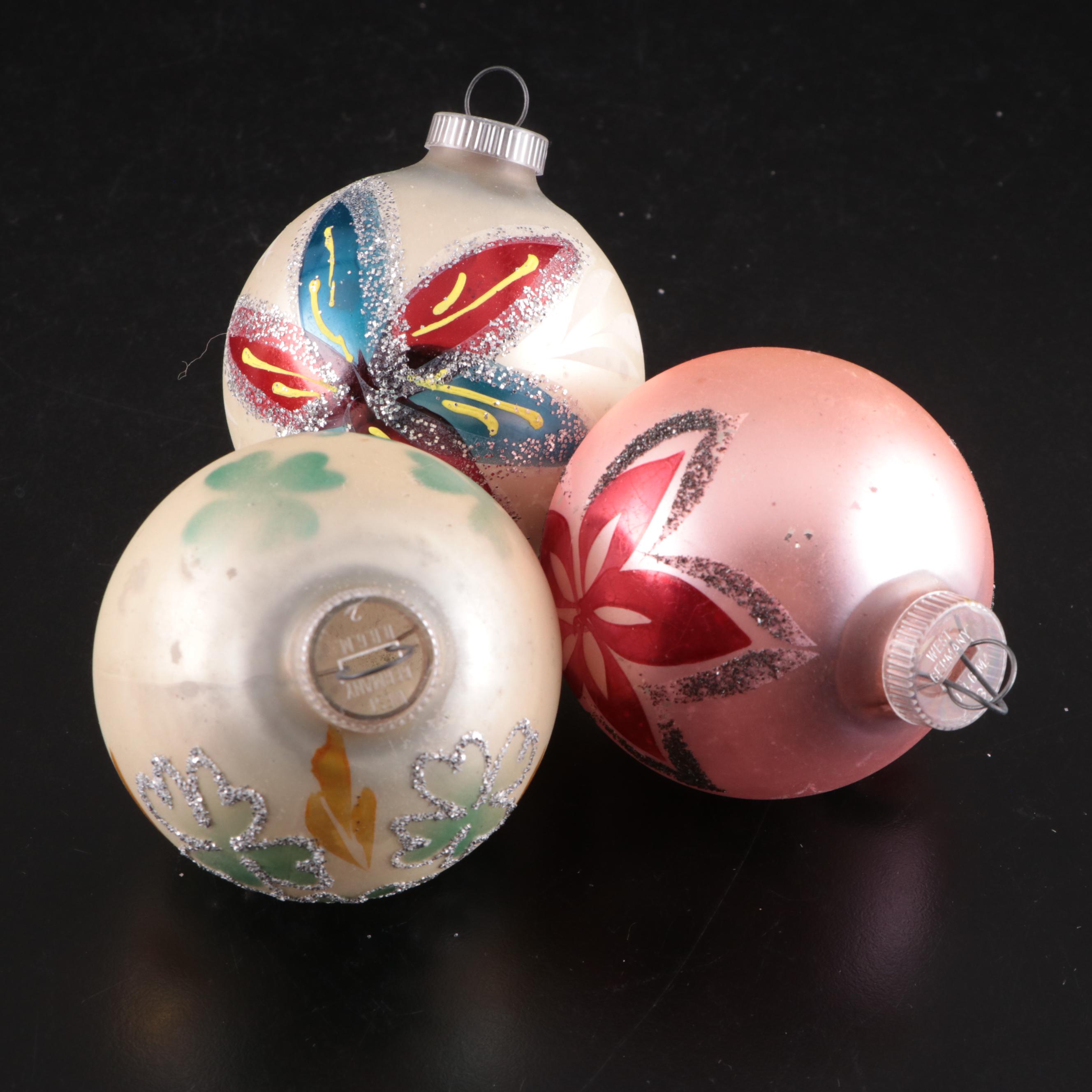 Shiny Brite And Other Glass Christmas Ornaments Mid 20th Century EBTH   1699298049224 28dc5f0e98f9771117f75b8dd2ca354f3ee265bd3198071ea92febd0d433e905.JPG