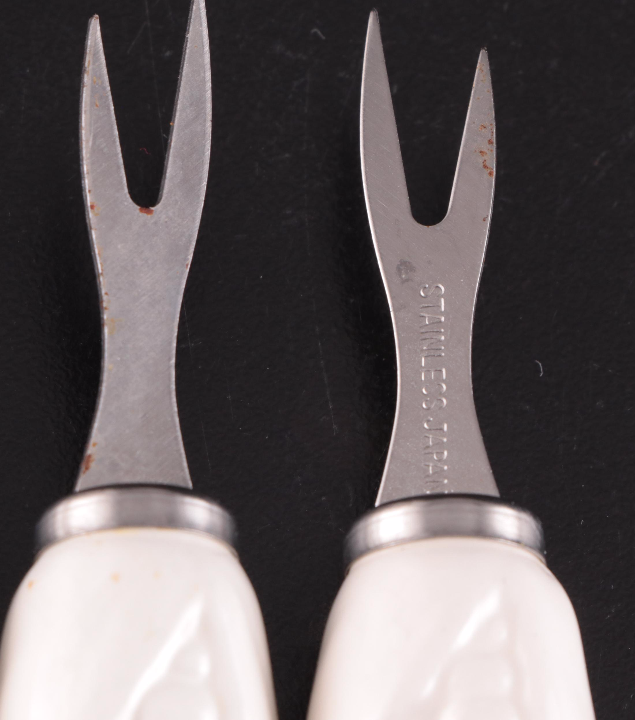 Blueberry Pie Lidded Dish with Glass Corn Cob Dishes, Corn Servers and Plates